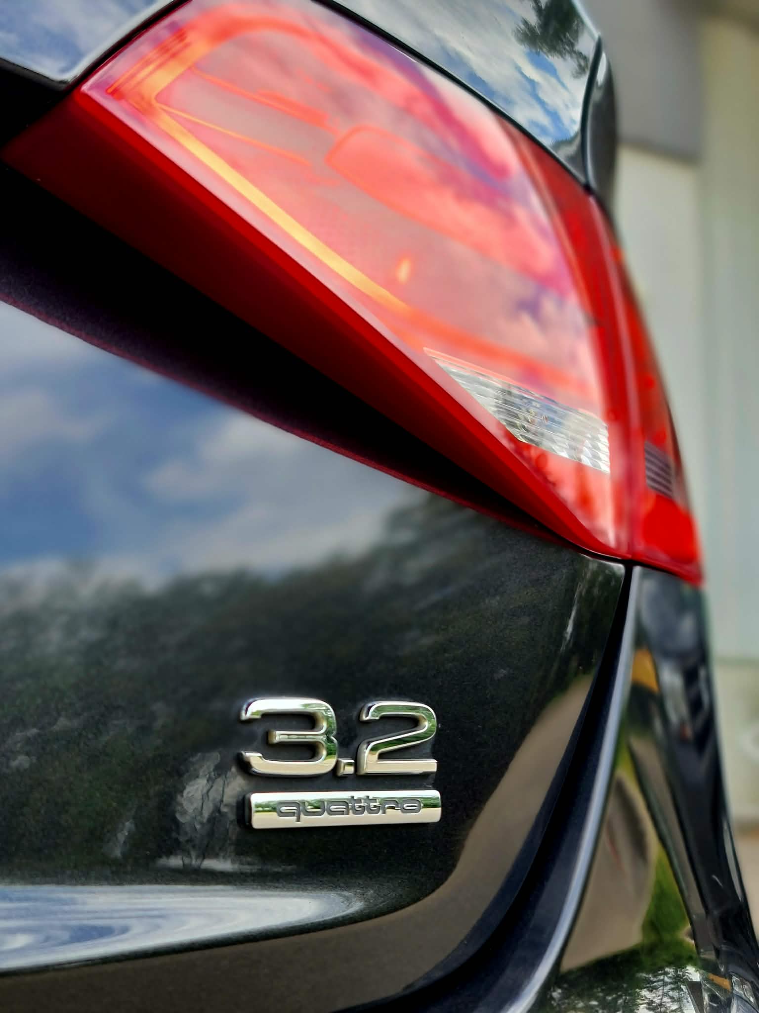 AUDI A4 Limousine 3.2 FSI quattro-image-10
