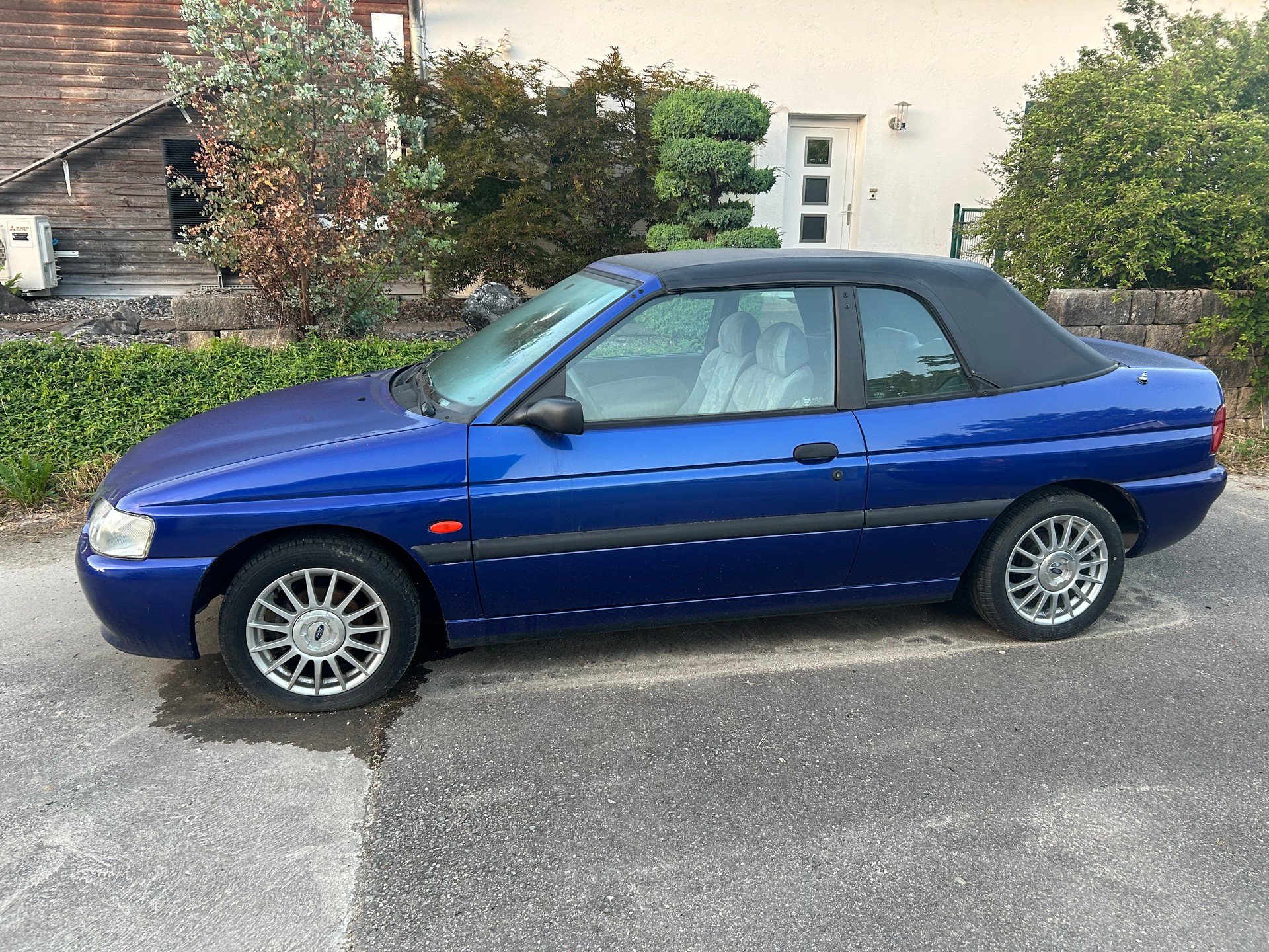 FORD Escort 1.6i 16V Azur-image-1
