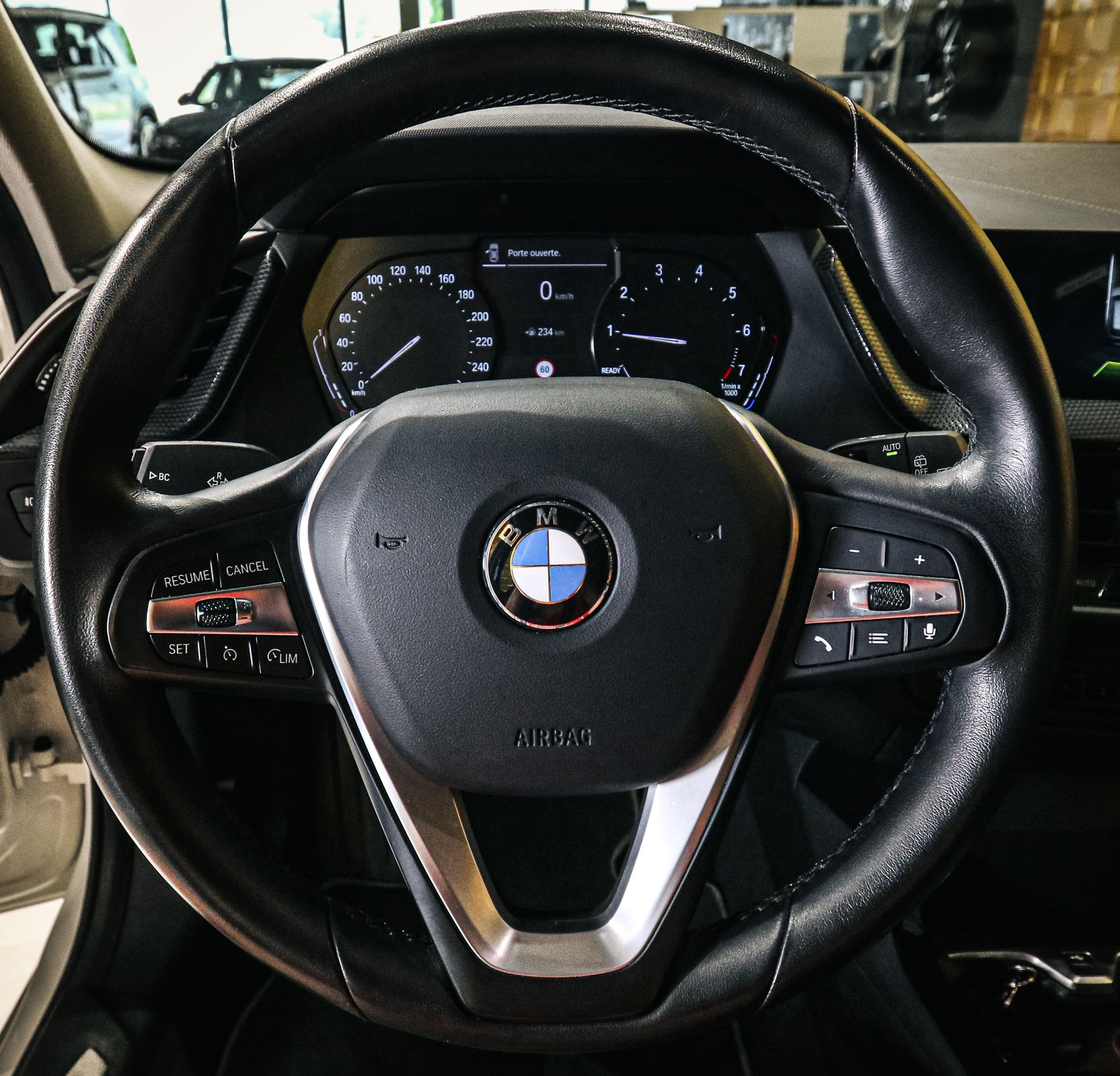 BMW 118i Sport Line-image-12