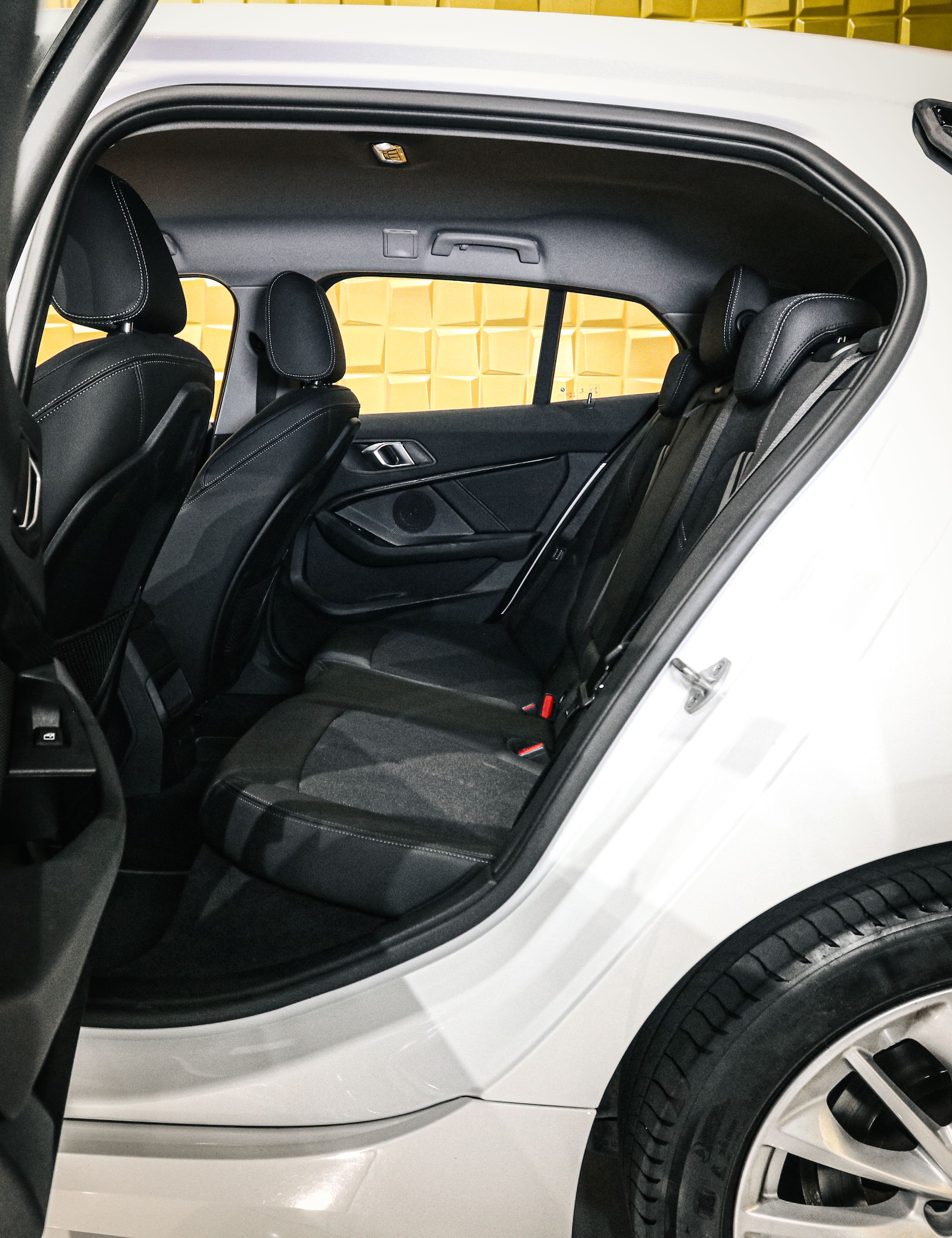 BMW 118i Sport Line-image-10