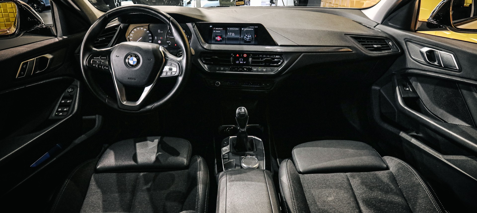 BMW 118i Sport Line-image-11
