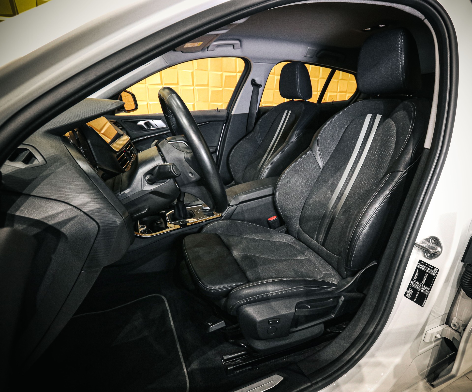 BMW 118i Sport Line-image-9