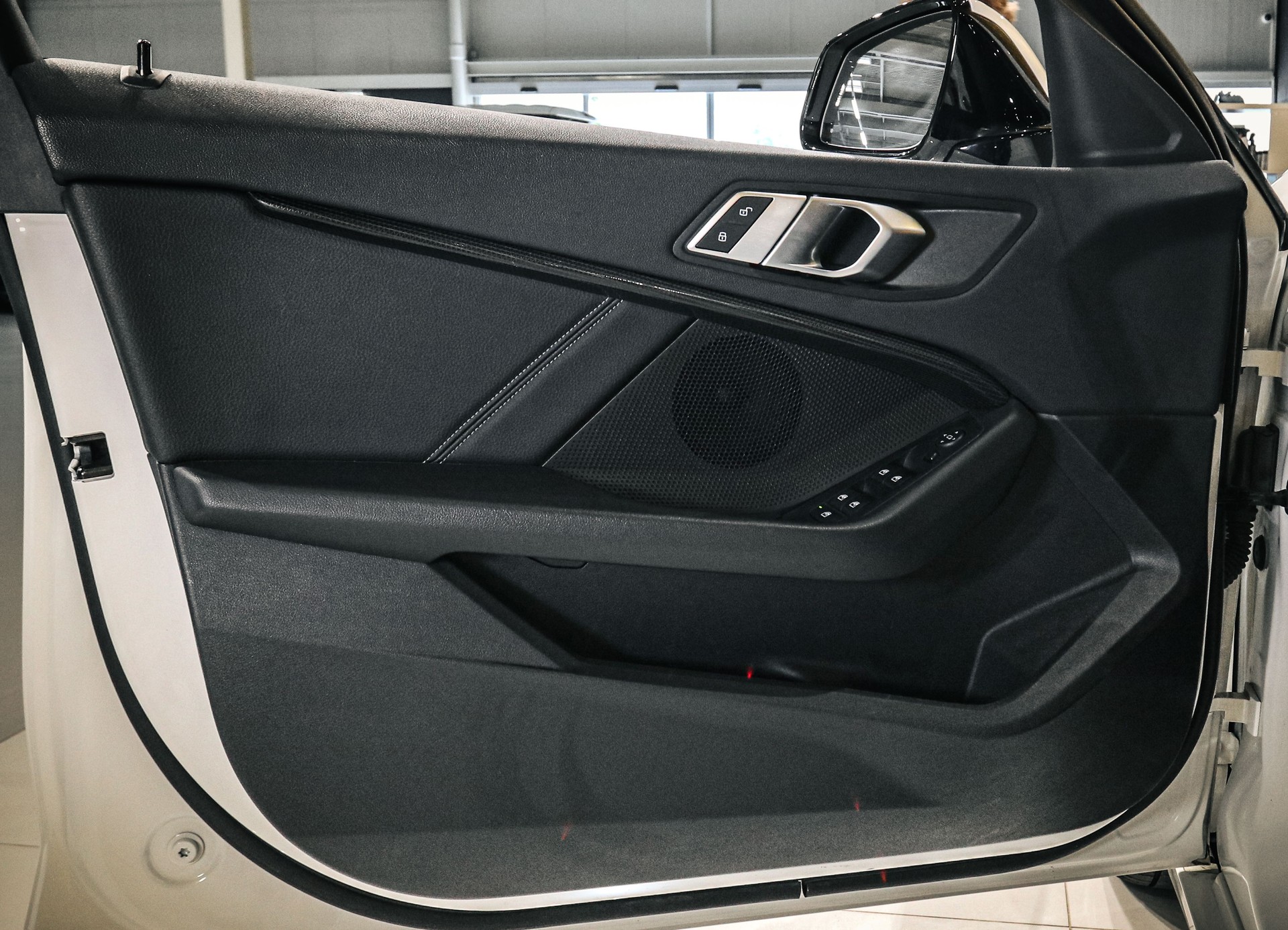 BMW 118i Sport Line-image-19