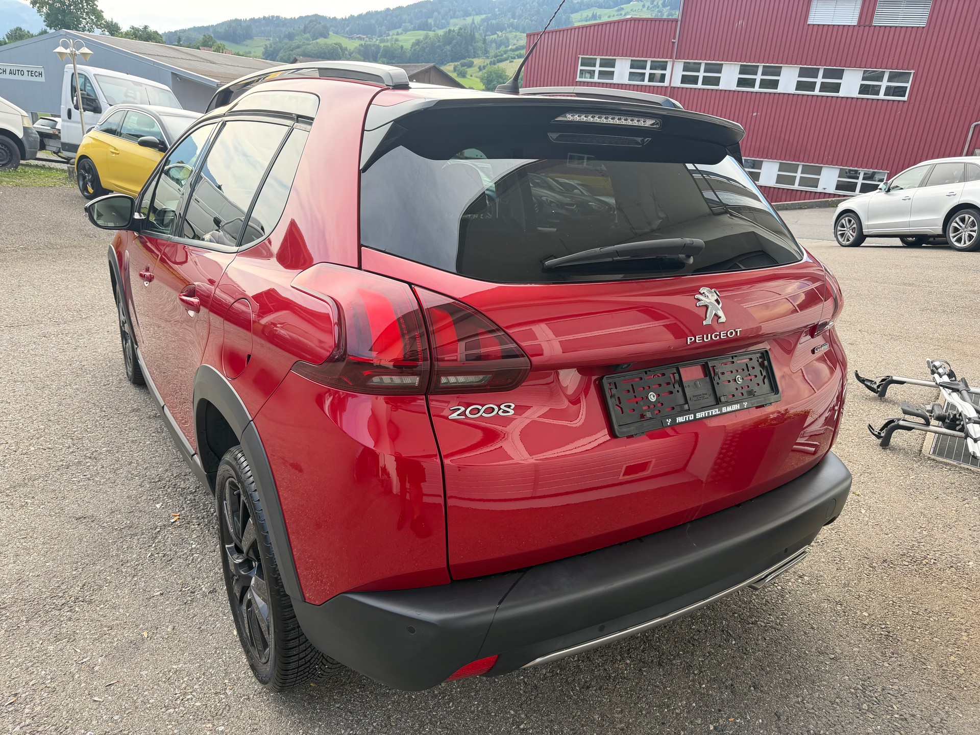 PEUGEOT 2008 1.2 PureTech GT Line EAT6-image-2