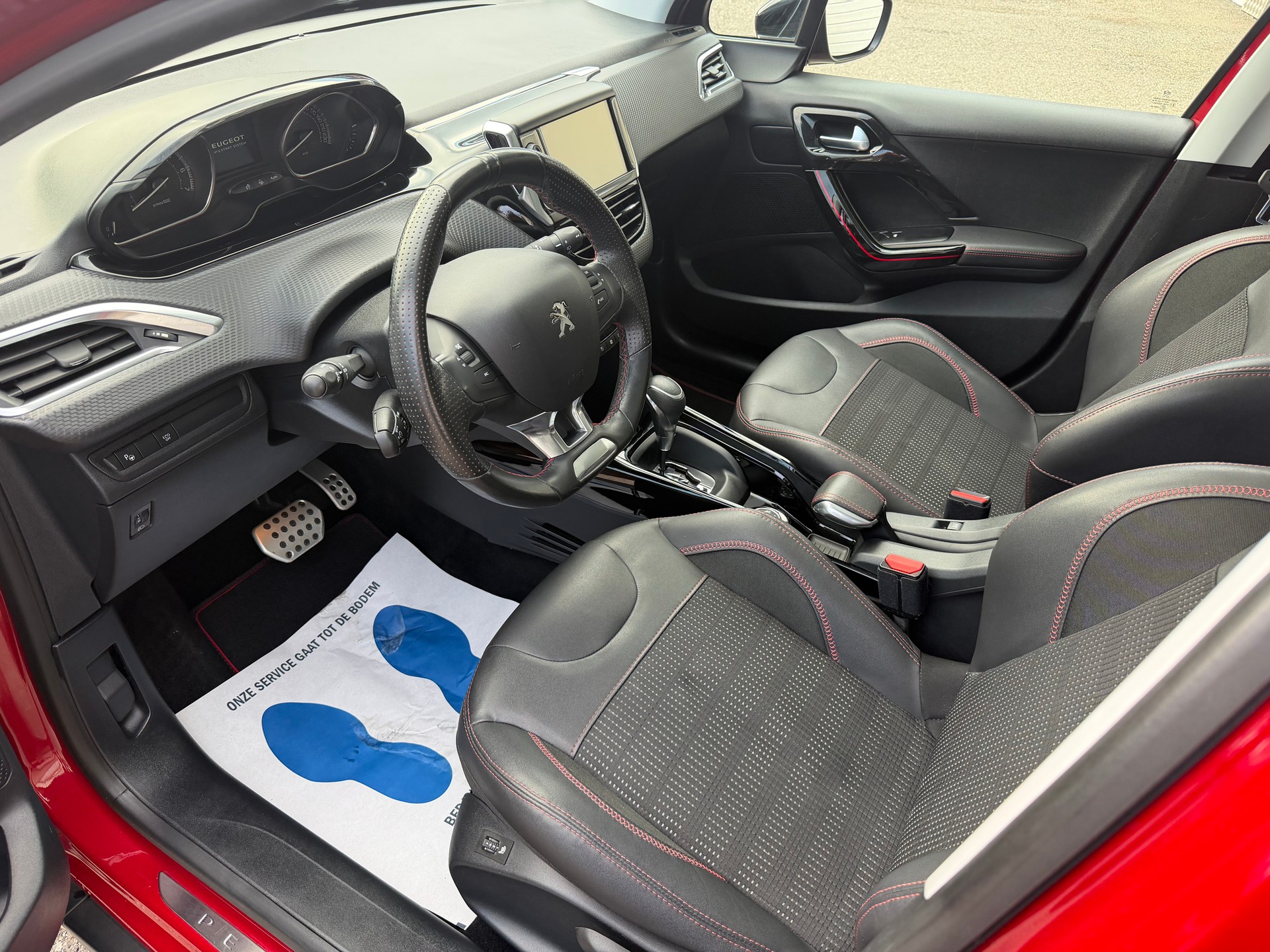 PEUGEOT 2008 1.2 PureTech GT Line EAT6-image-4