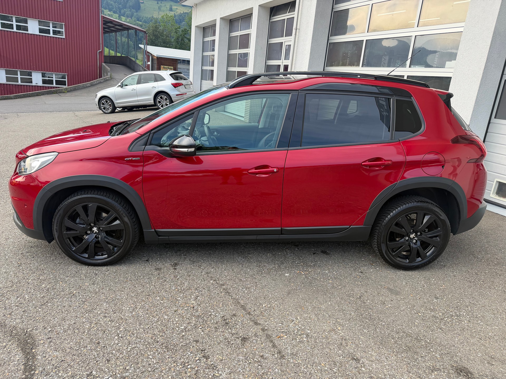 PEUGEOT 2008 1.2 PureTech GT Line EAT6-image-1
