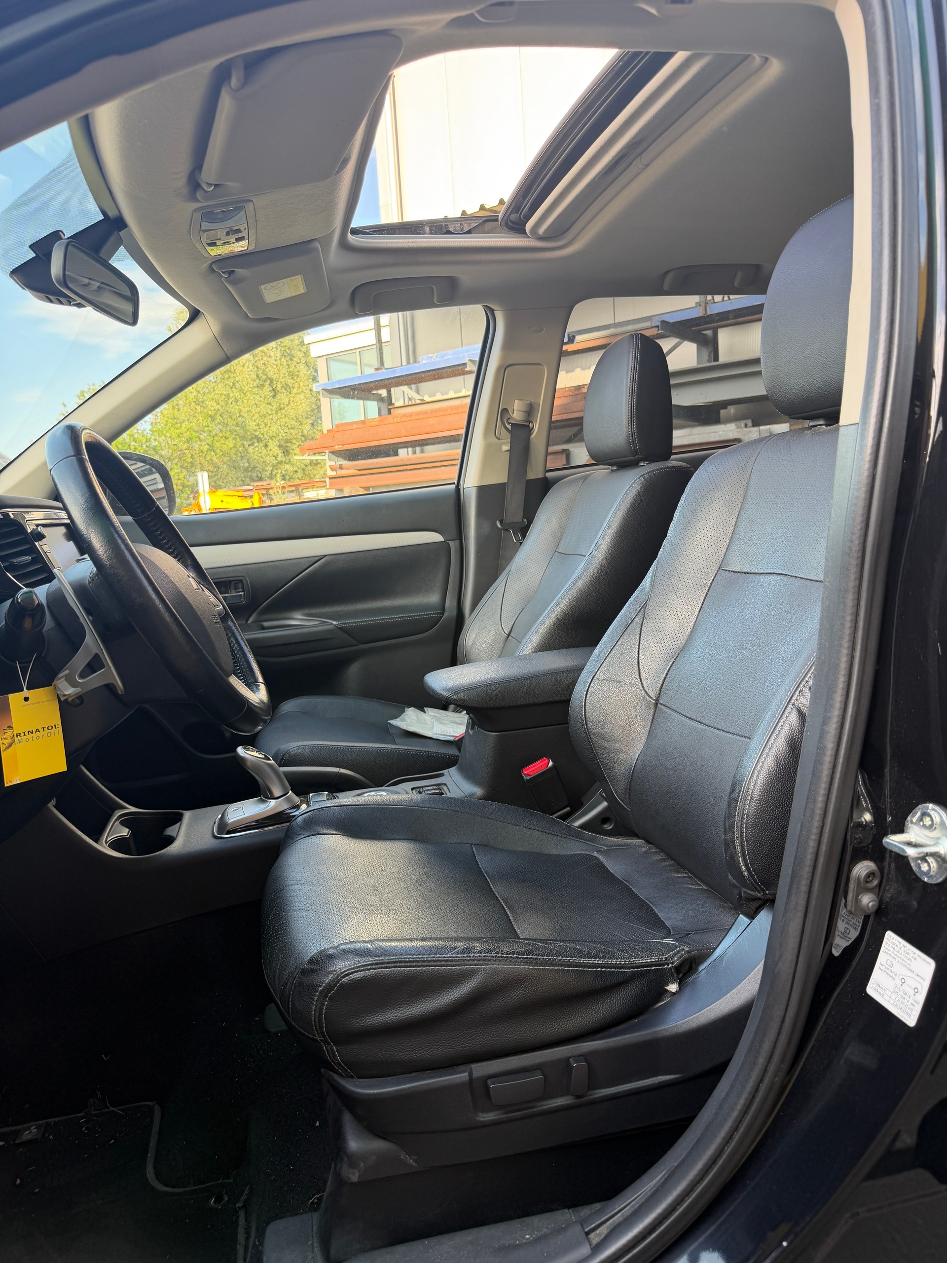 MITSUBISHI Outlander 2.0 PHEV Intense-image-8