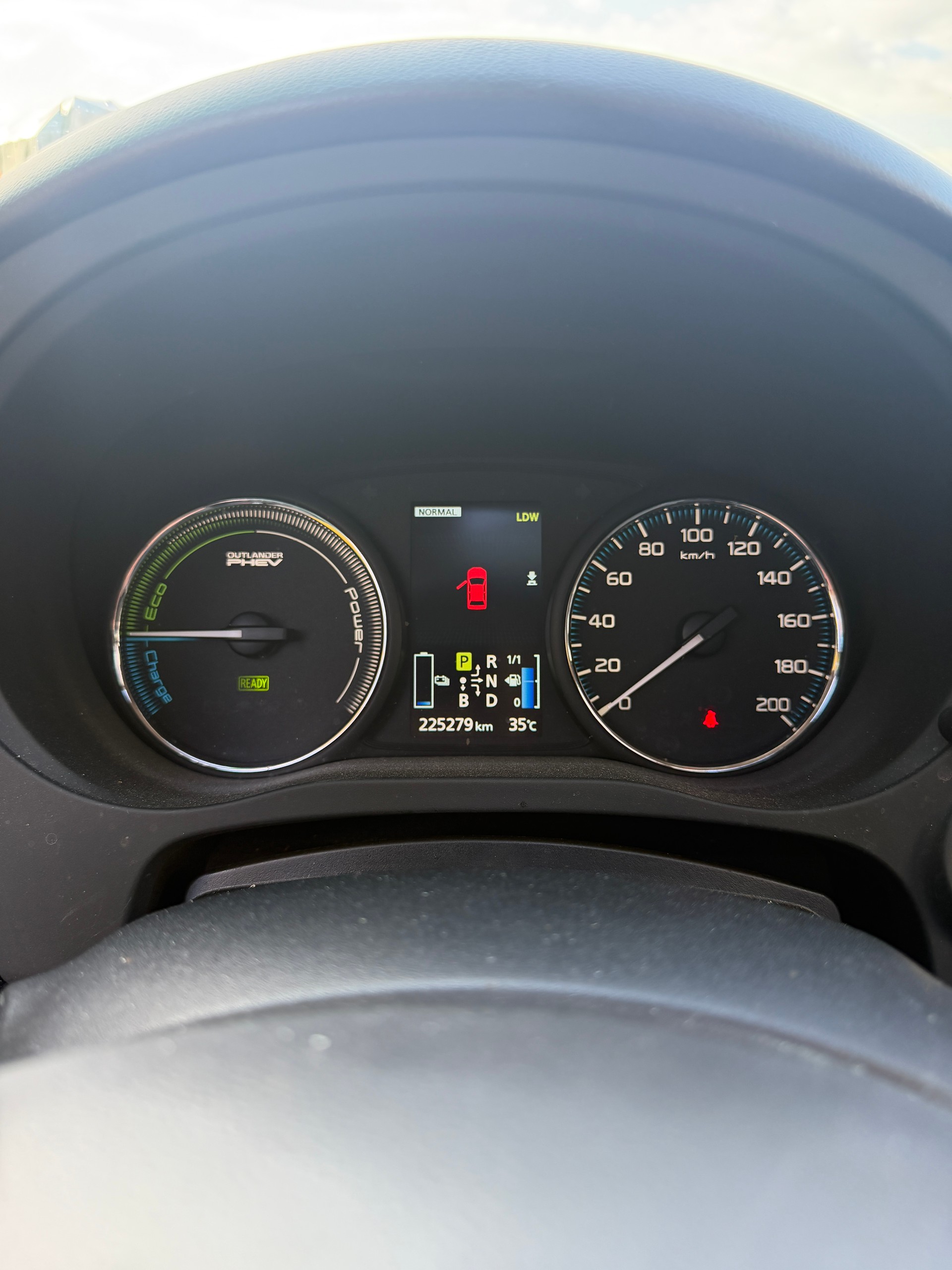 MITSUBISHI Outlander 2.0 PHEV Intense-image-13