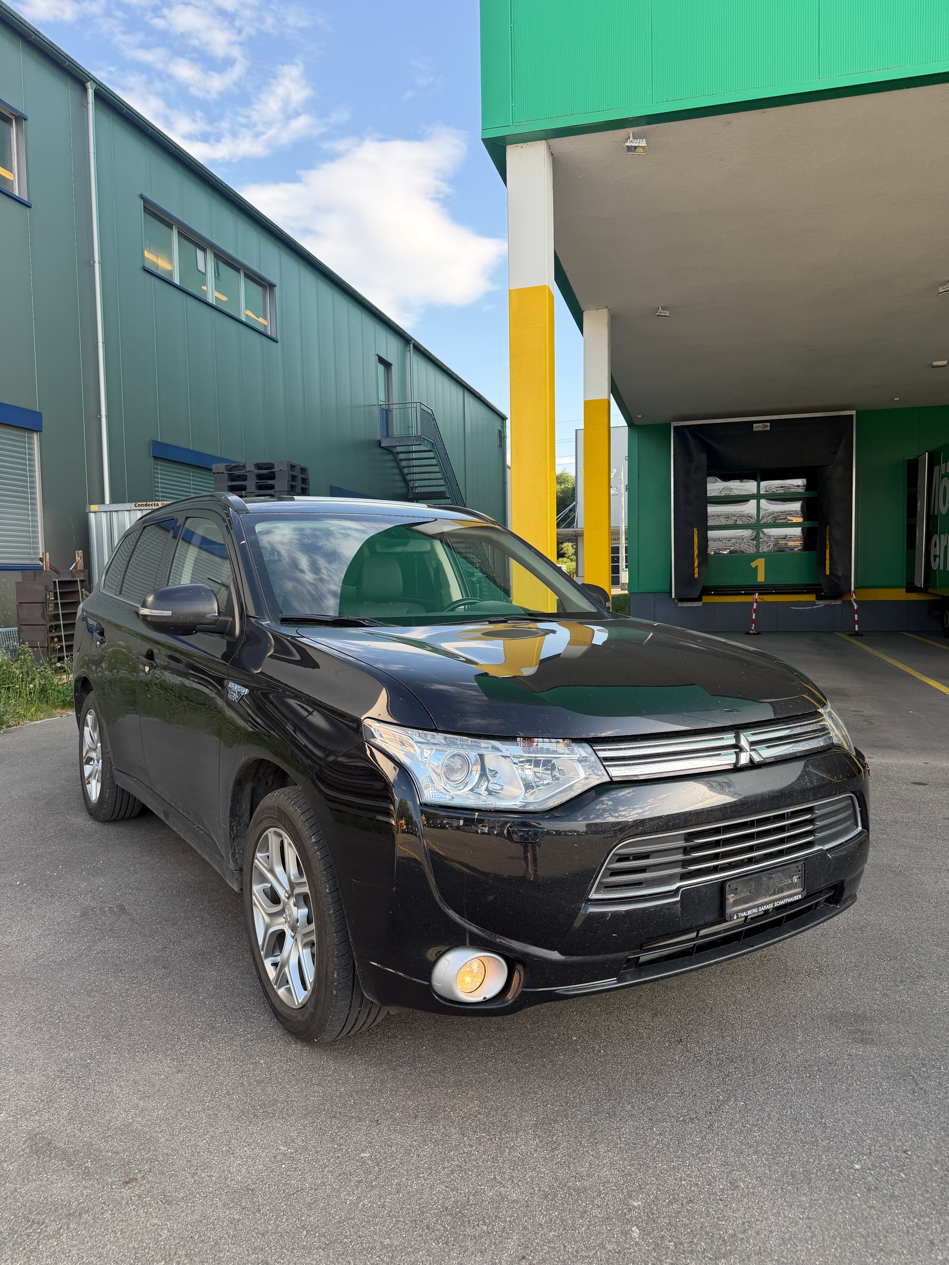 MITSUBISHI Outlander 2.0 PHEV Intense-image-0