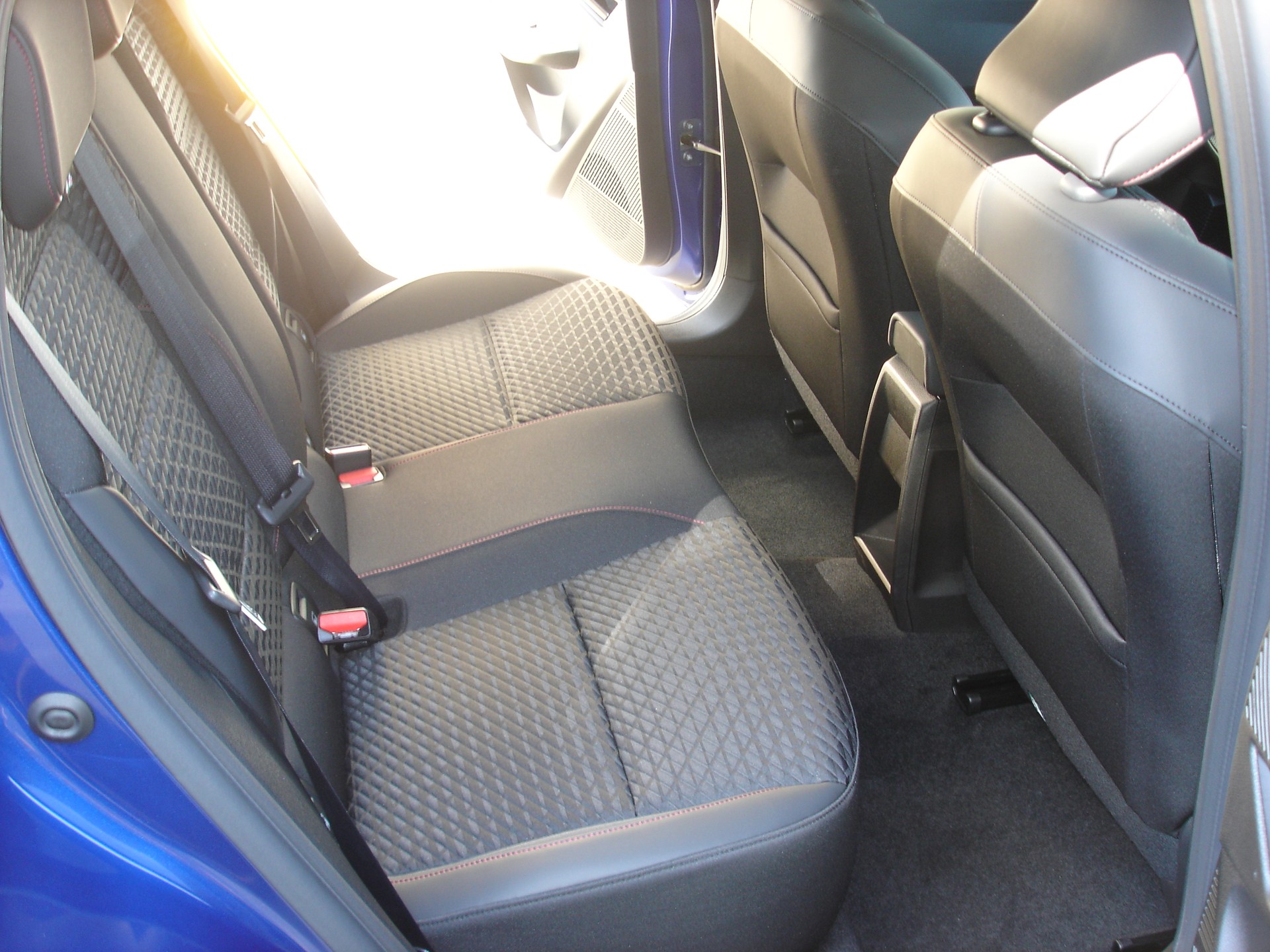 RENAULT Clio 1.8 E-Tech Techno-image-8