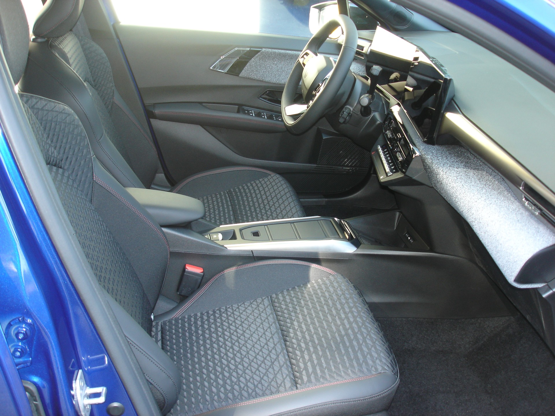 RENAULT Clio 1.8 E-Tech Techno-image-9