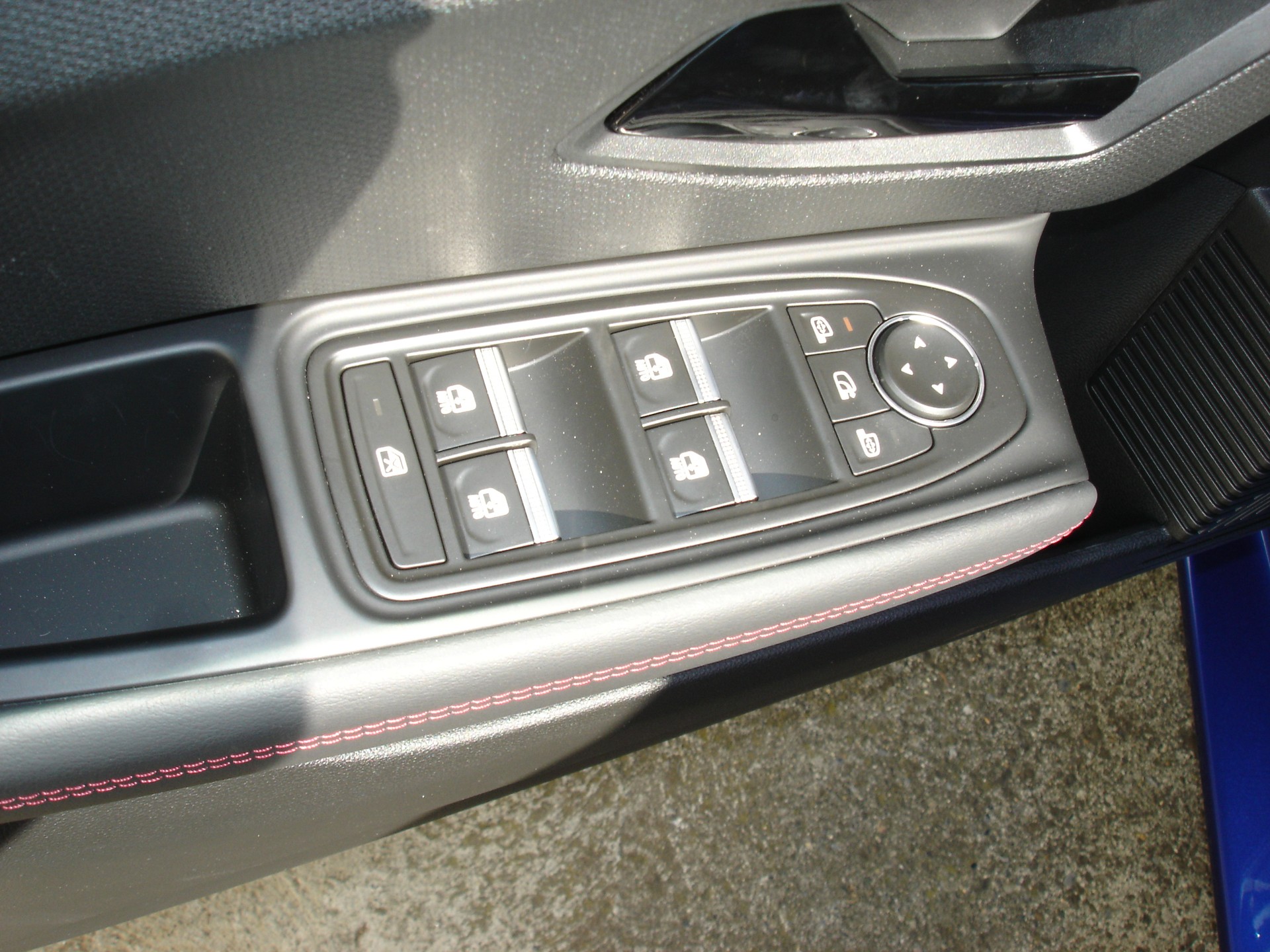 RENAULT Clio 1.8 E-Tech Techno-image-12
