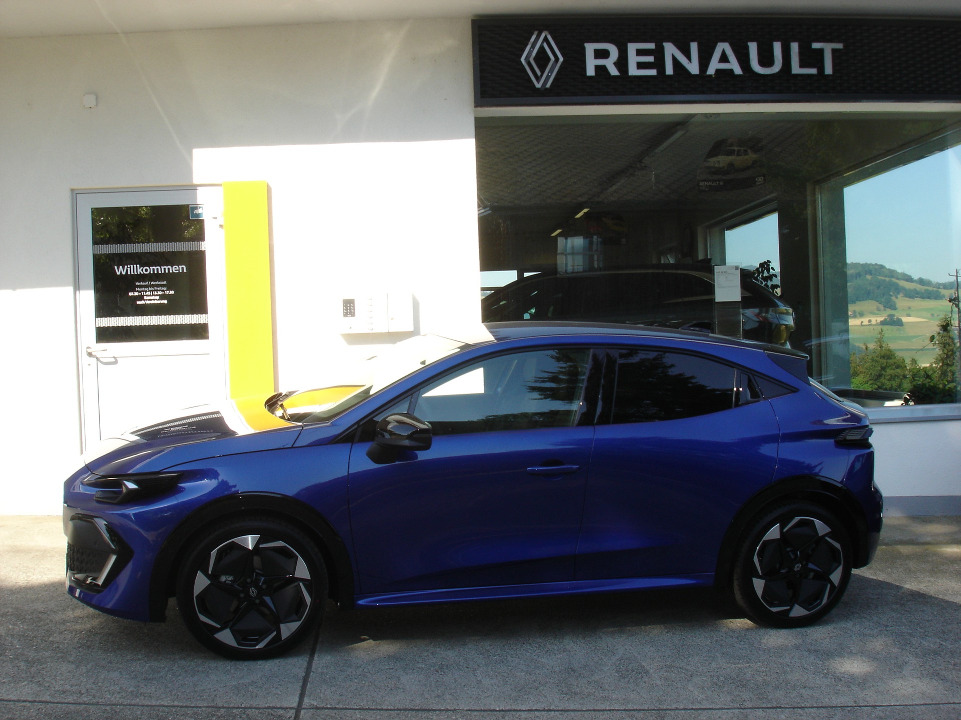 RENAULT Clio 1.8 E-Tech Techno-image-0