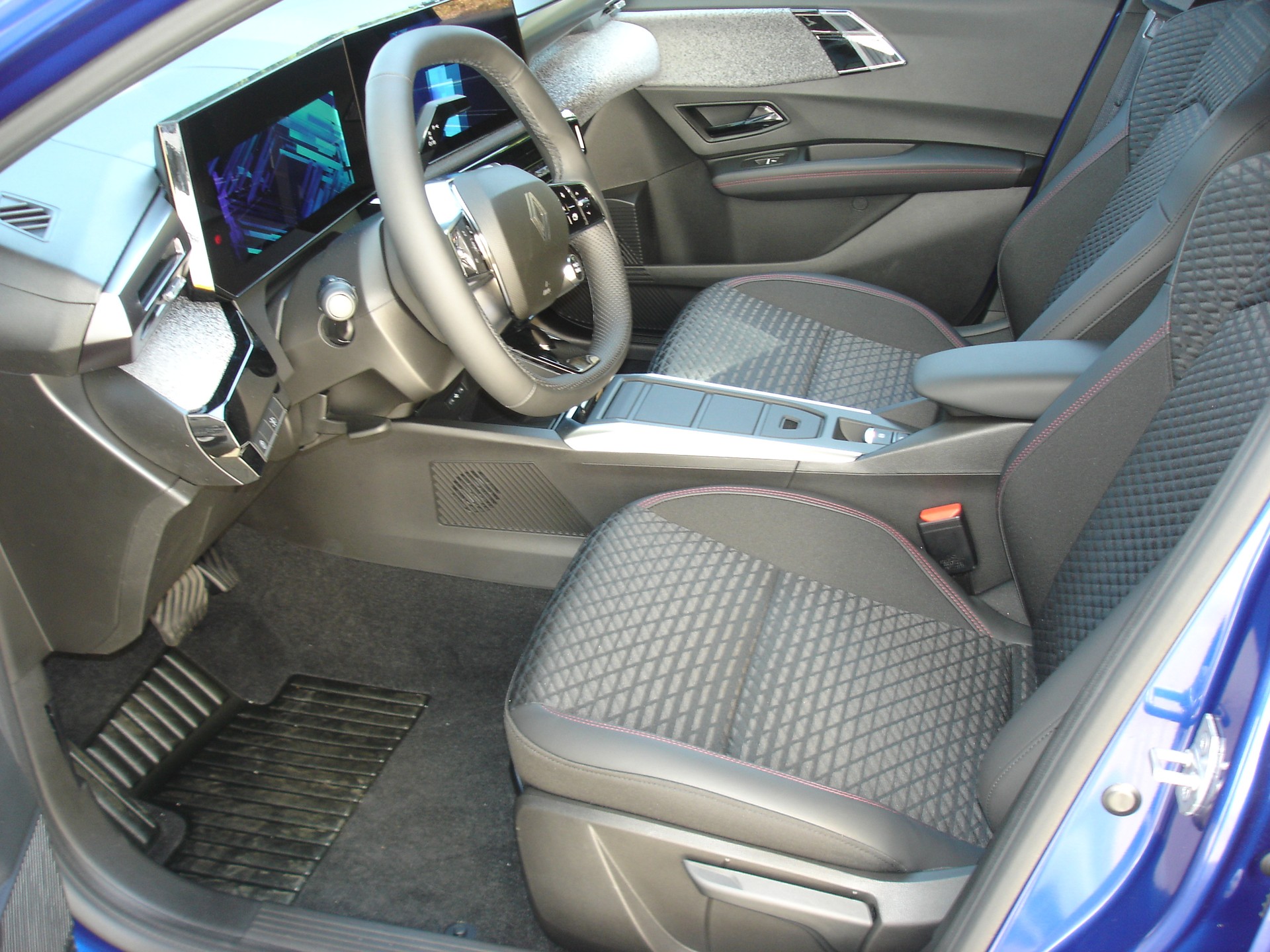 RENAULT Clio 1.8 E-Tech Techno-image-11