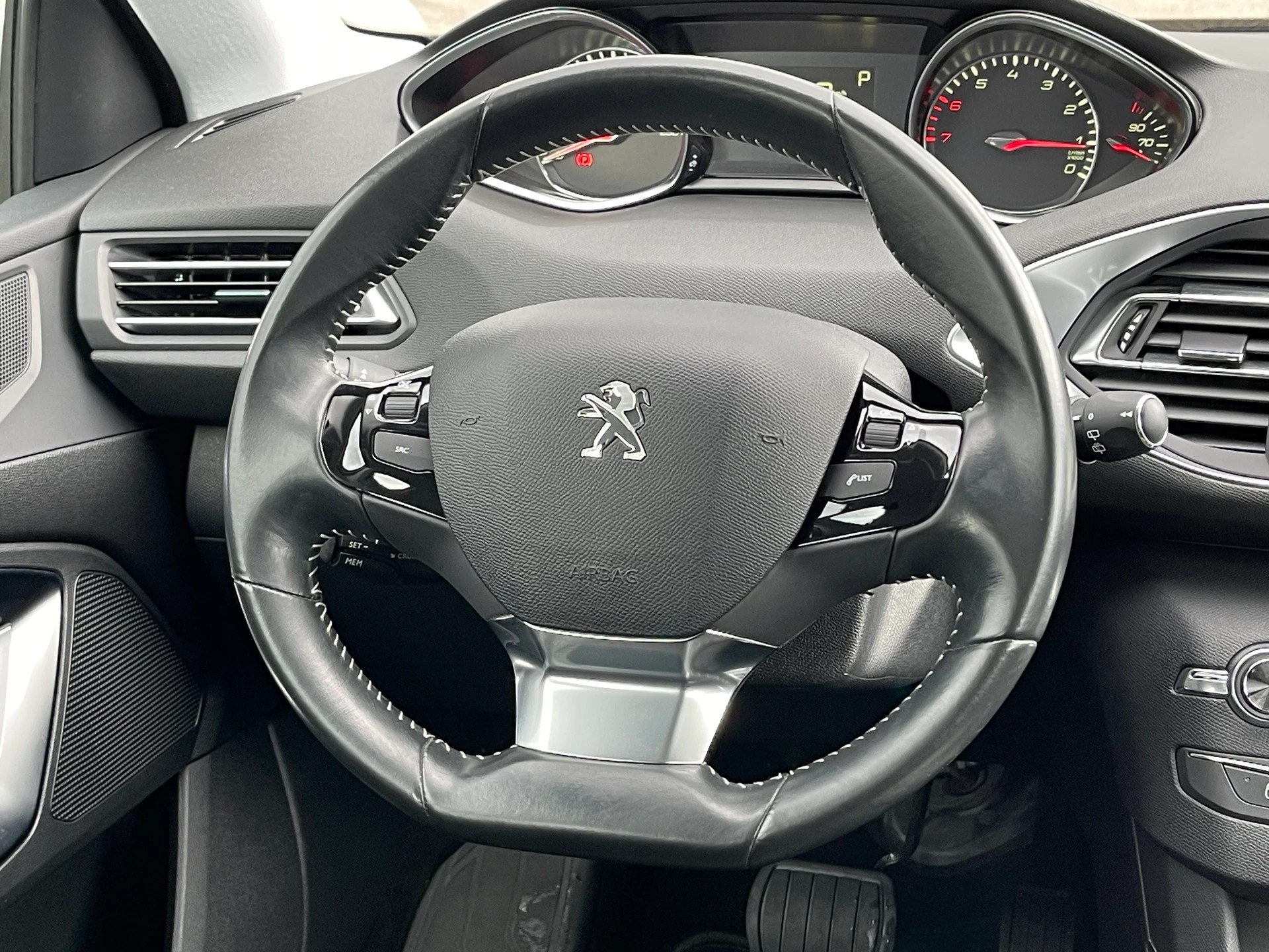 PEUGEOT 308 1.2 THP Allure Automatic-image-7