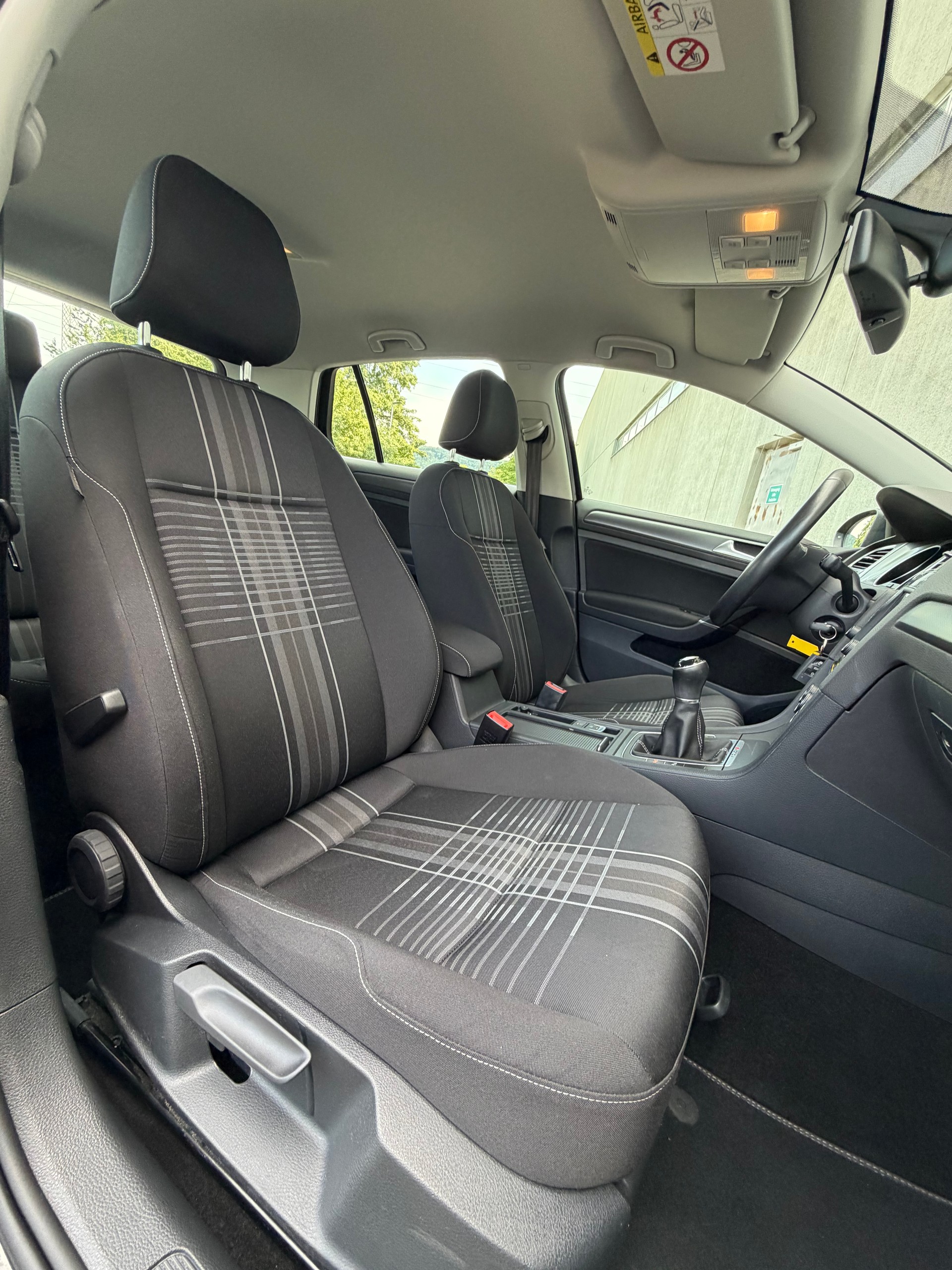 VW Golf 2.0 TDI Lounge 4Motion-image-7