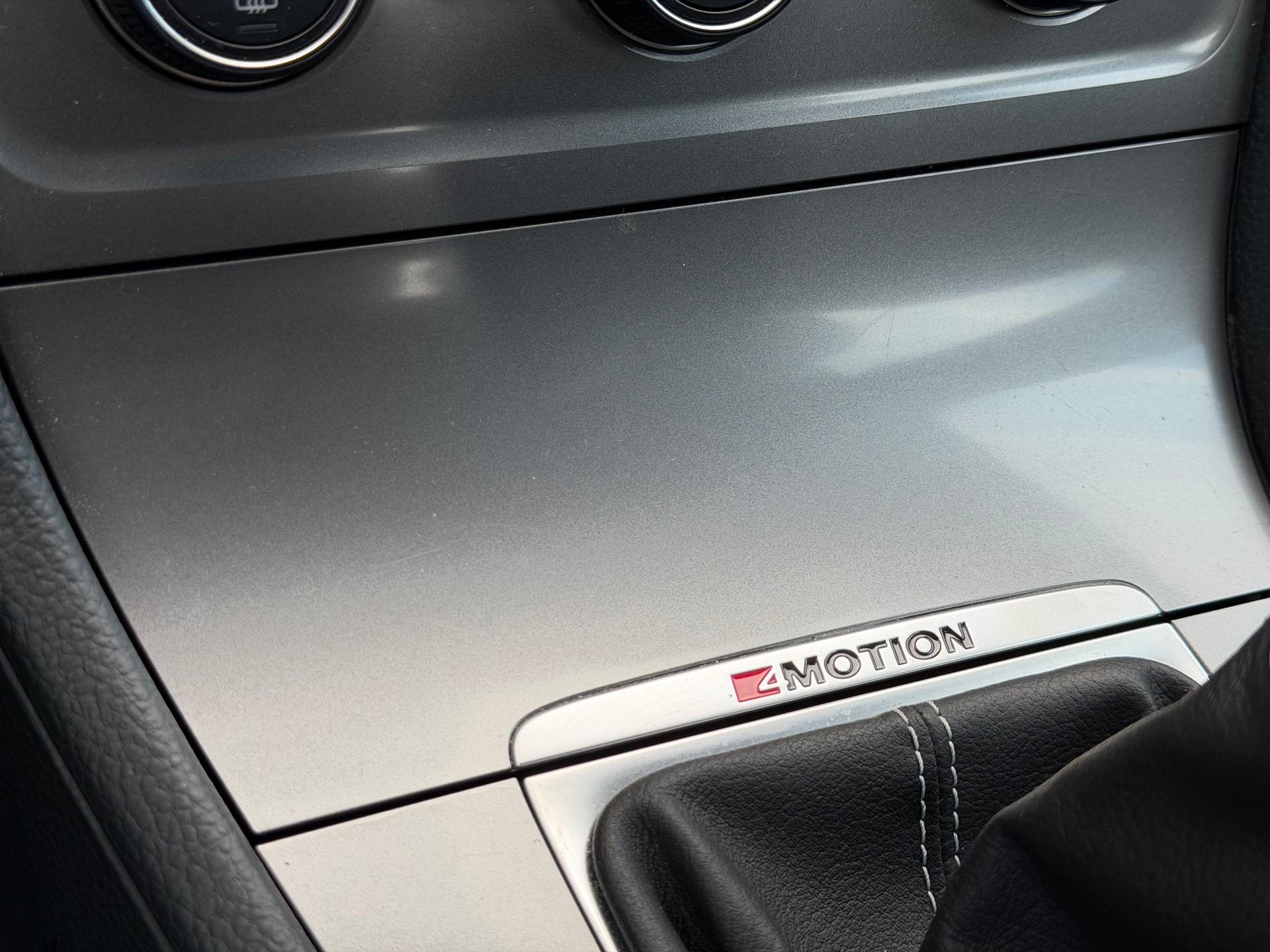 VW Golf 2.0 TDI Lounge 4Motion-image-11
