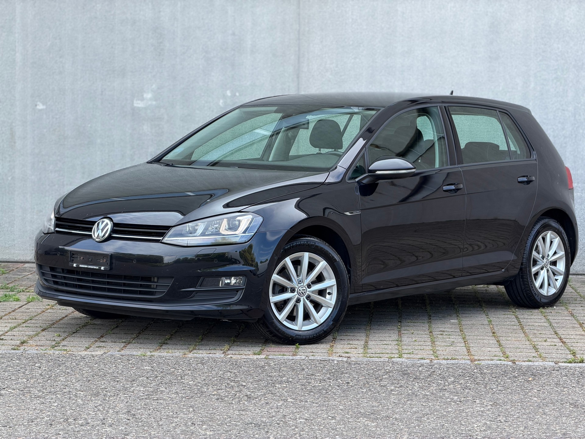 VW Golf 2.0 TDI Lounge 4Motion-image-0