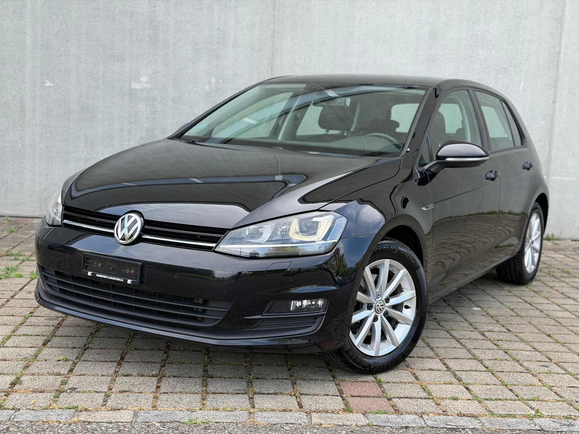 VW Golf 2.0 TDI Lounge 4Motion-image-1