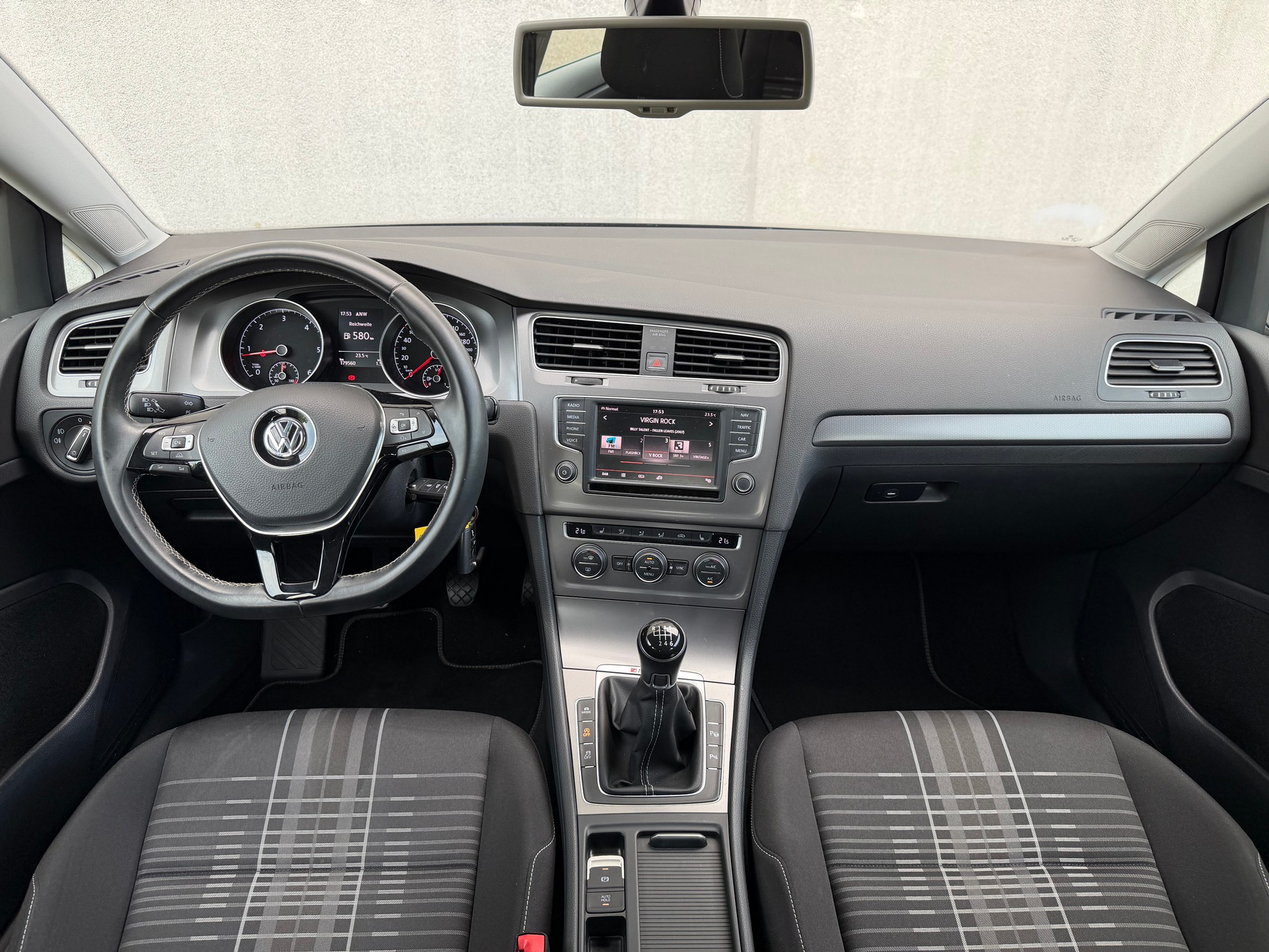 VW Golf 2.0 TDI Lounge 4Motion-image-8