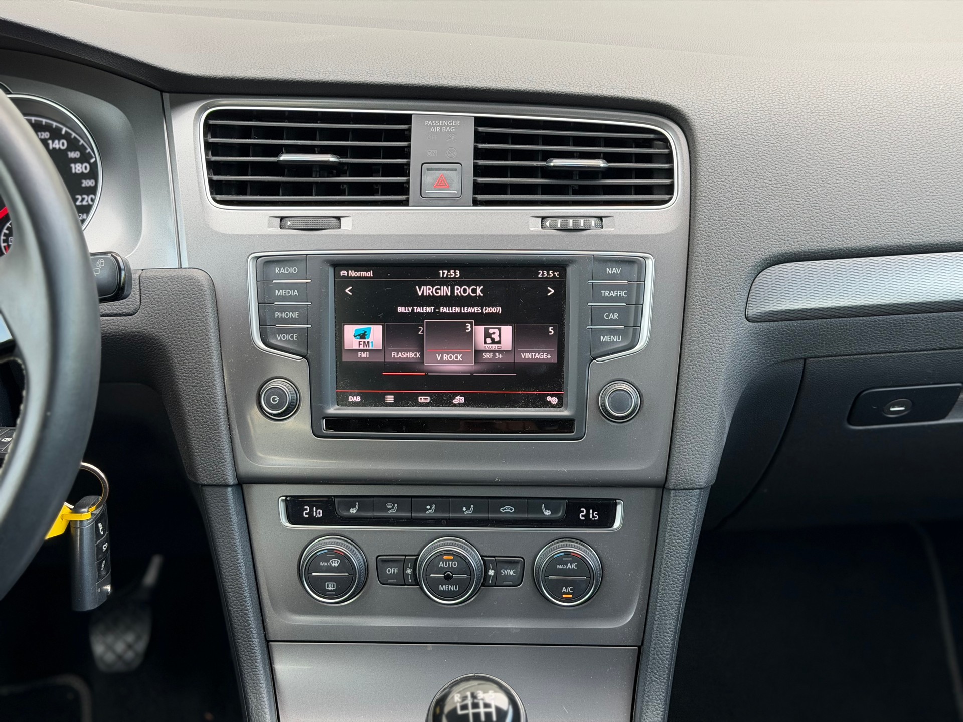 VW Golf 2.0 TDI Lounge 4Motion-image-9