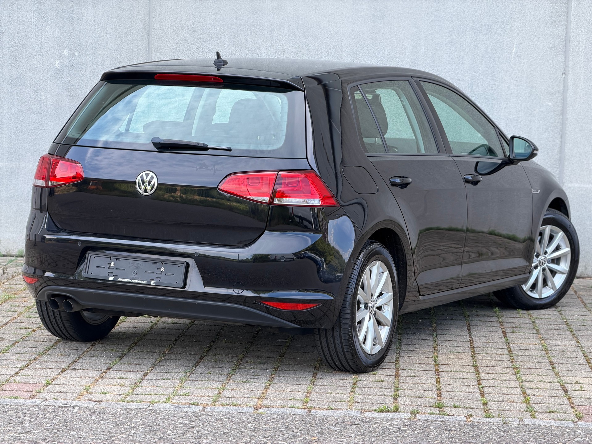 VW Golf 2.0 TDI Lounge 4Motion-image-3