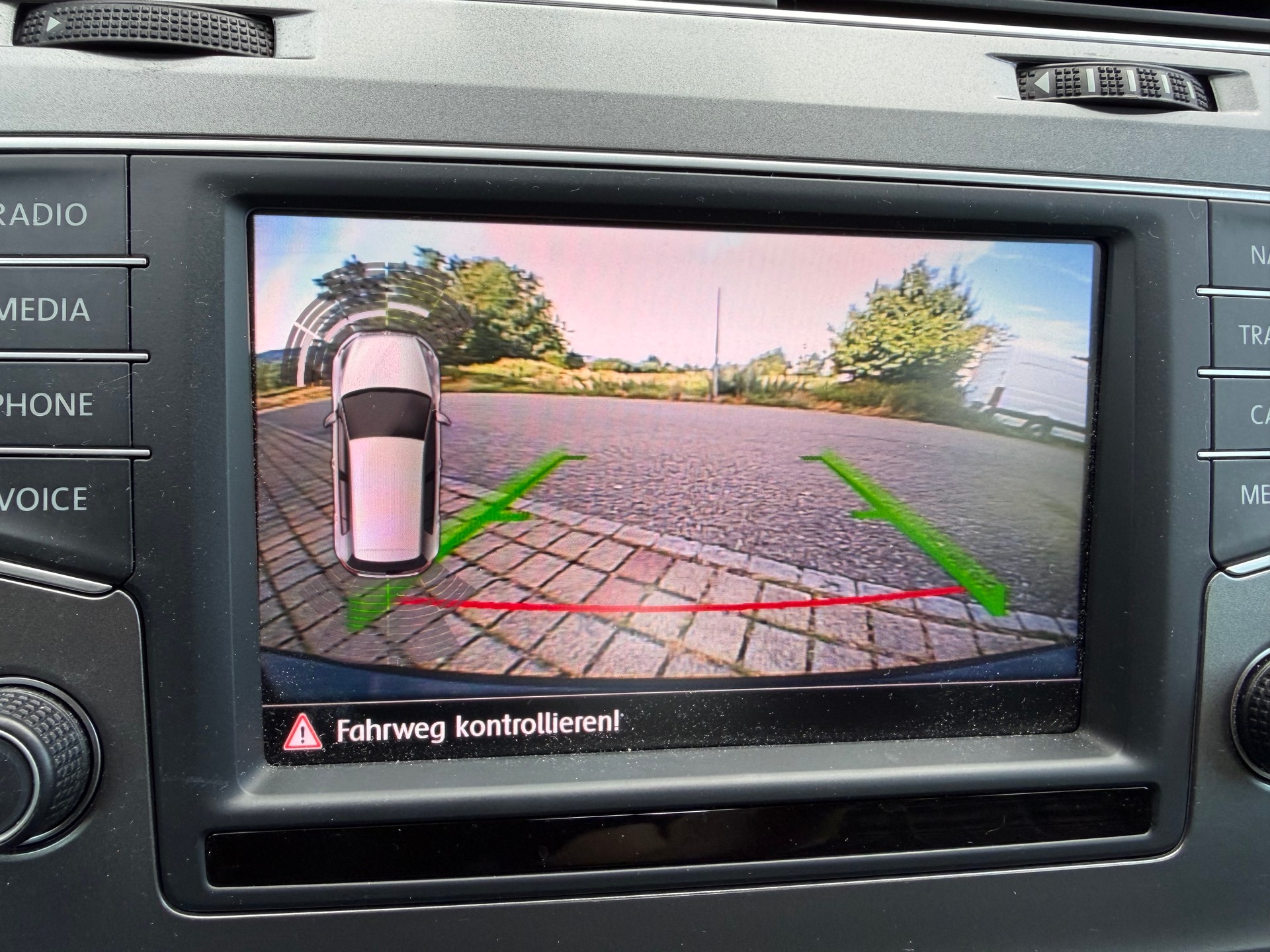 VW Golf 2.0 TDI Lounge 4Motion-image-14