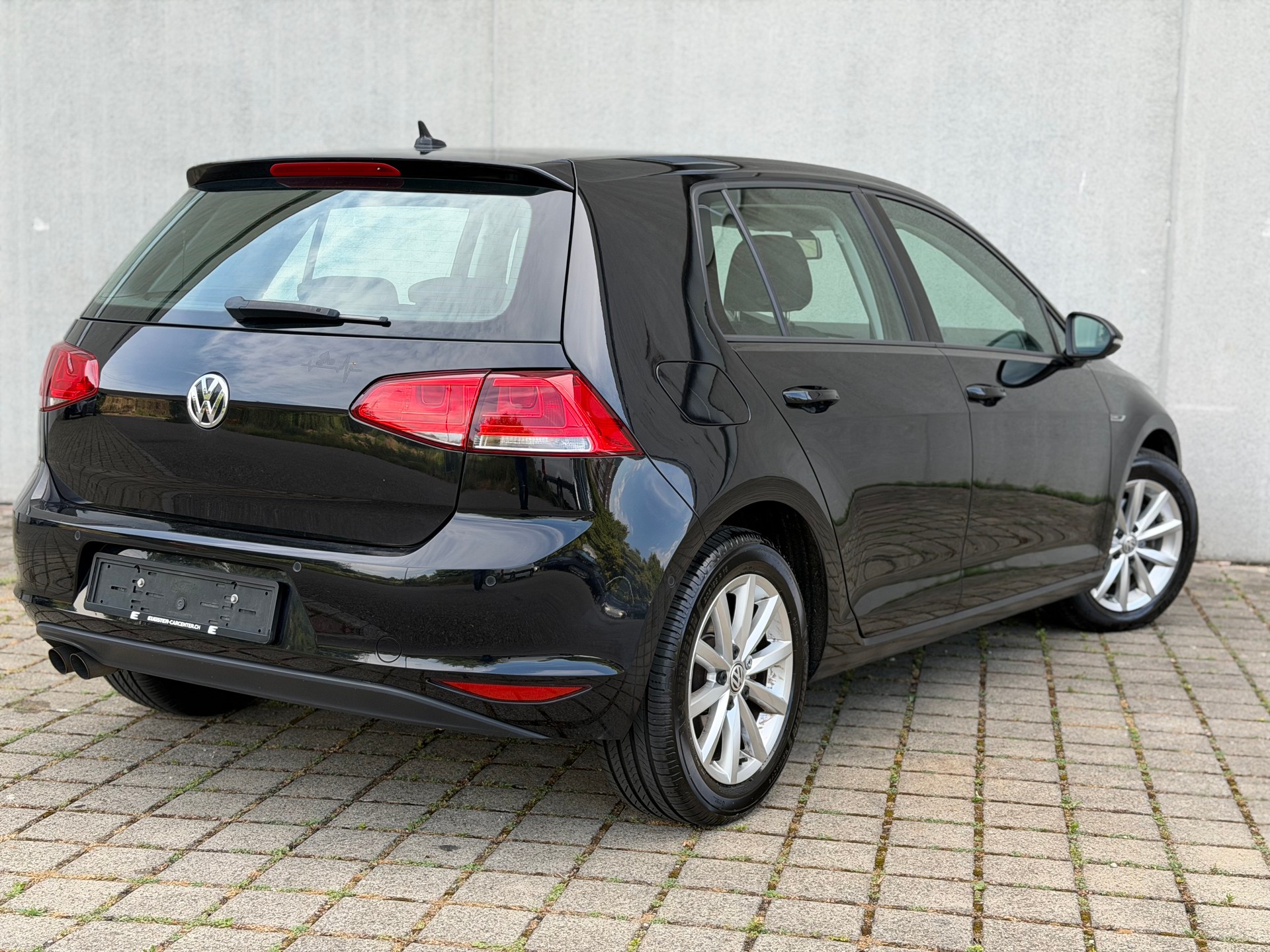 VW Golf 2.0 TDI Lounge 4Motion-image-4