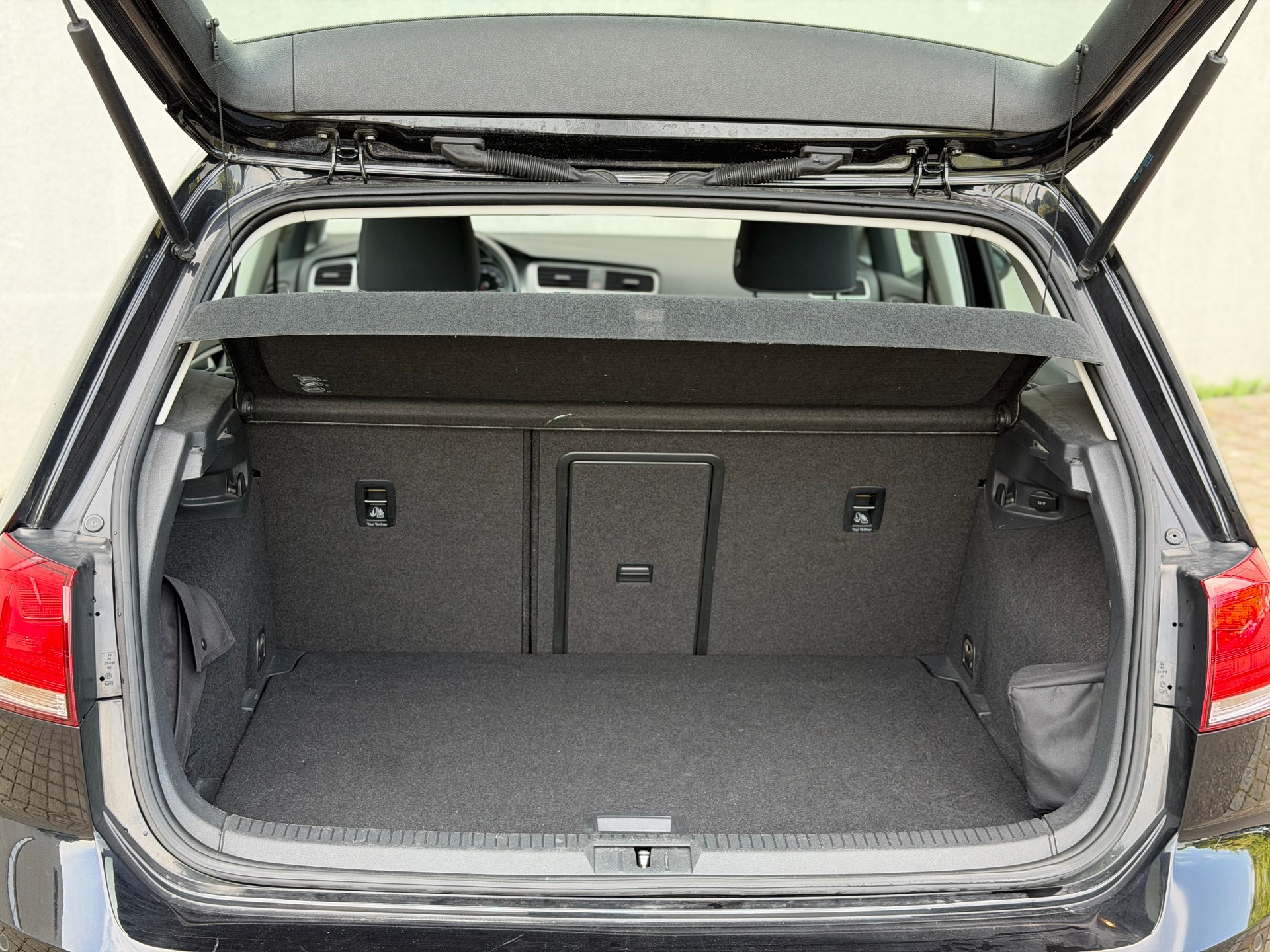 VW Golf 2.0 TDI Lounge 4Motion-image-15