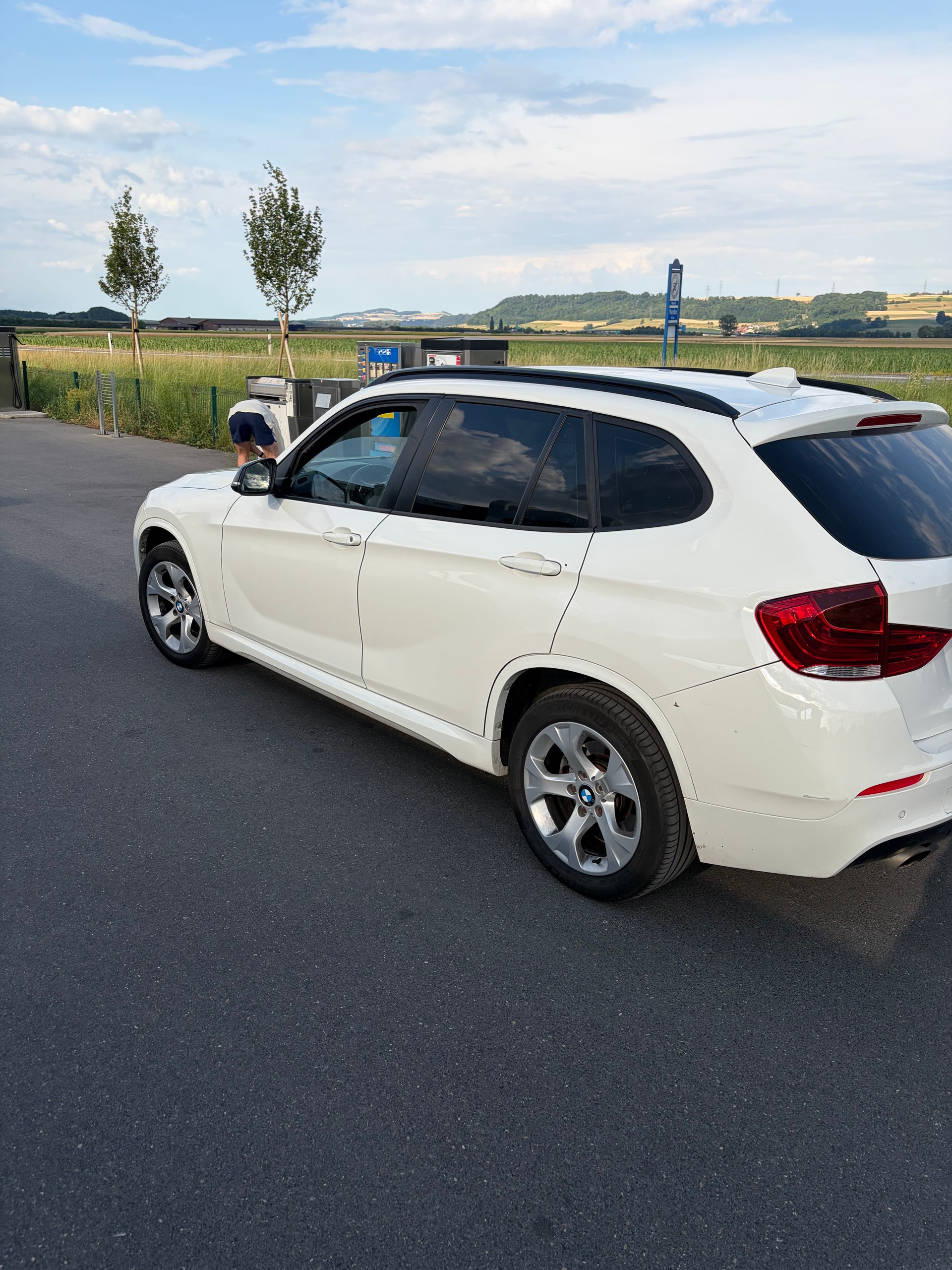 BMW 18d sDrive-image-5