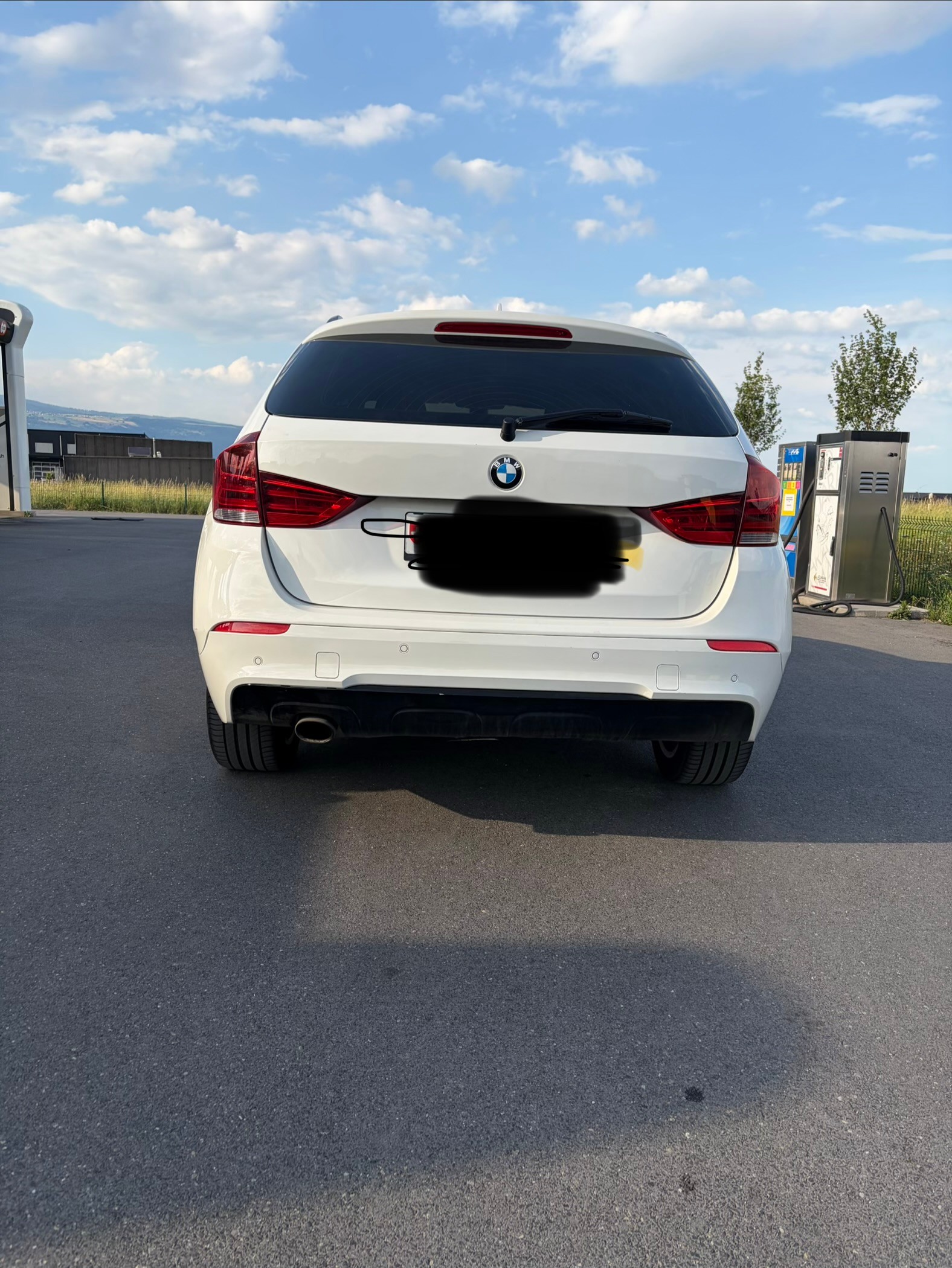 BMW 18d sDrive-image-1