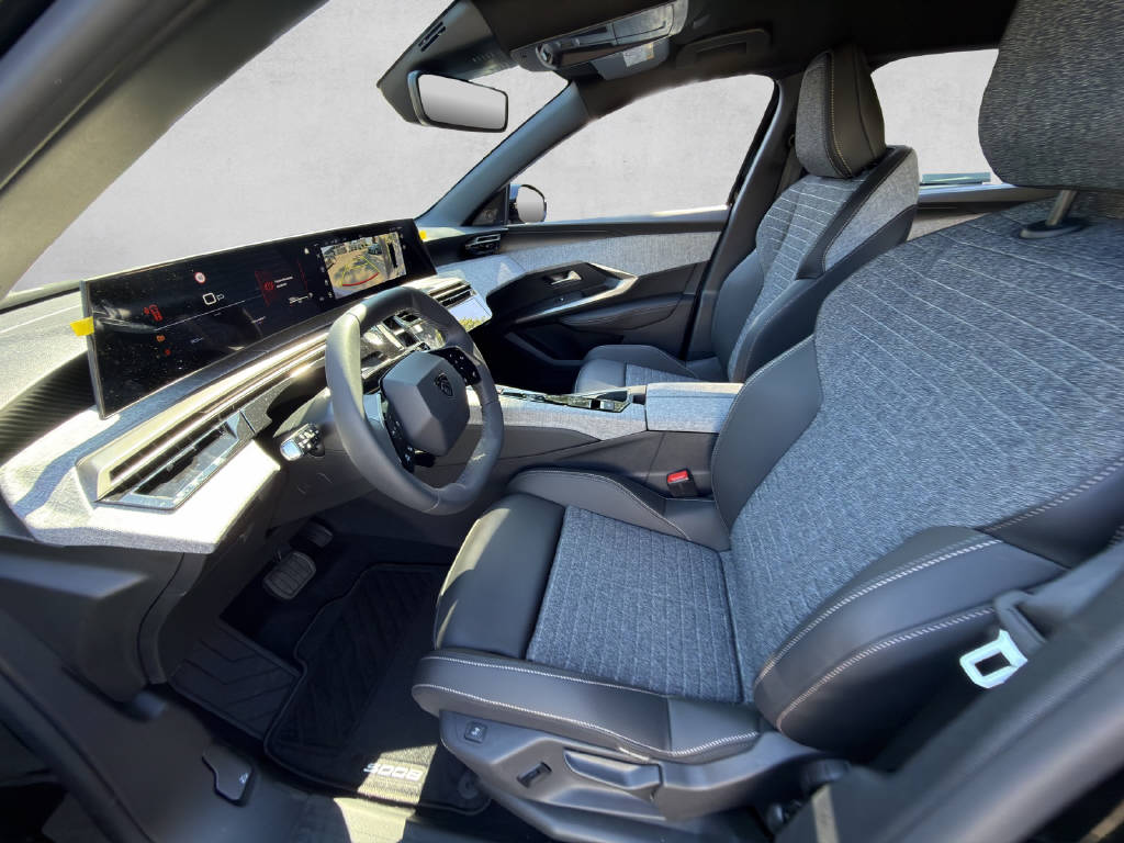 PEUGEOT 5008 1.2 Hybrid Allure Premium-image-7