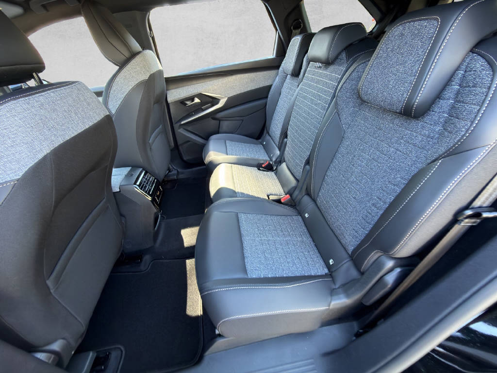 PEUGEOT 5008 1.2 Hybrid Allure Premium-image-6