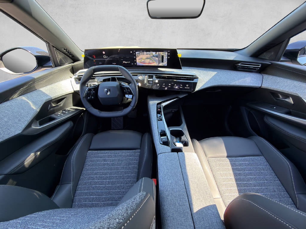 PEUGEOT 5008 1.2 Hybrid Allure Premium-image-8