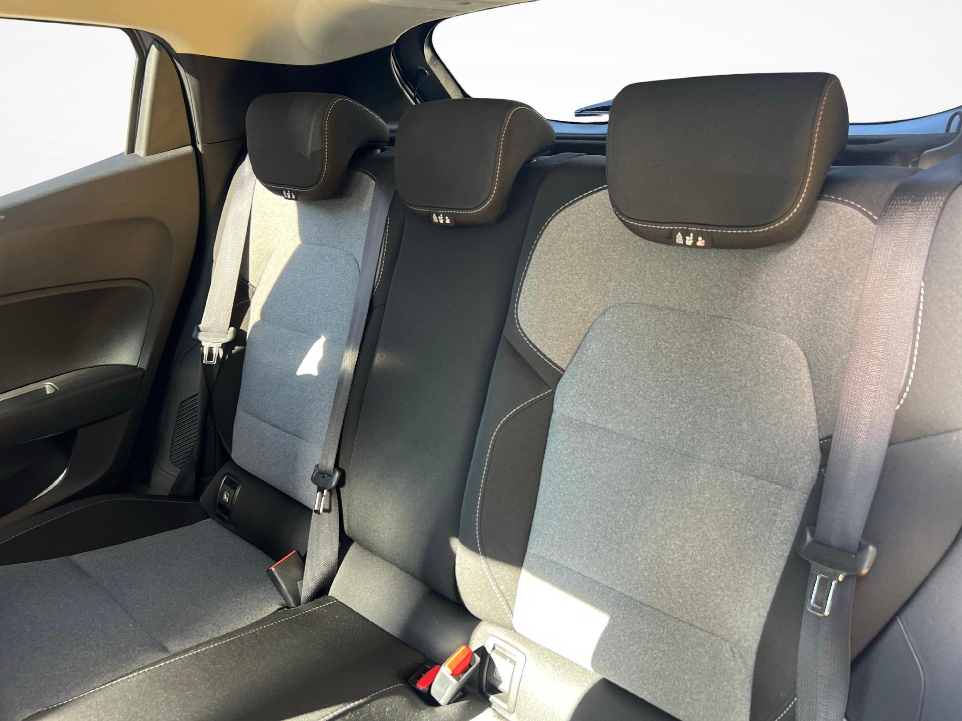 MITSUBISHI Colt 1.6 HEV Invite+-image-10