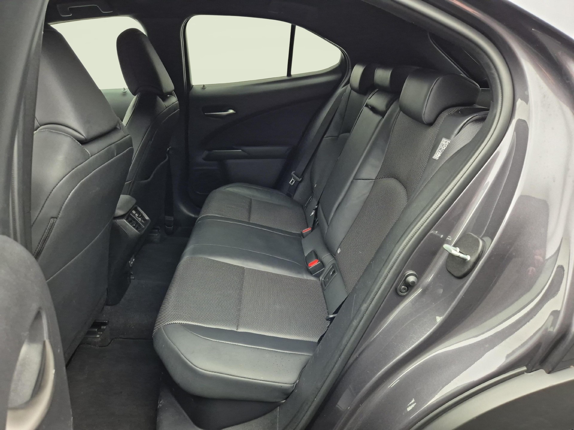 LEXUS UX 250h Comfort / Leasing ab. 1.99%-showroom-element-3