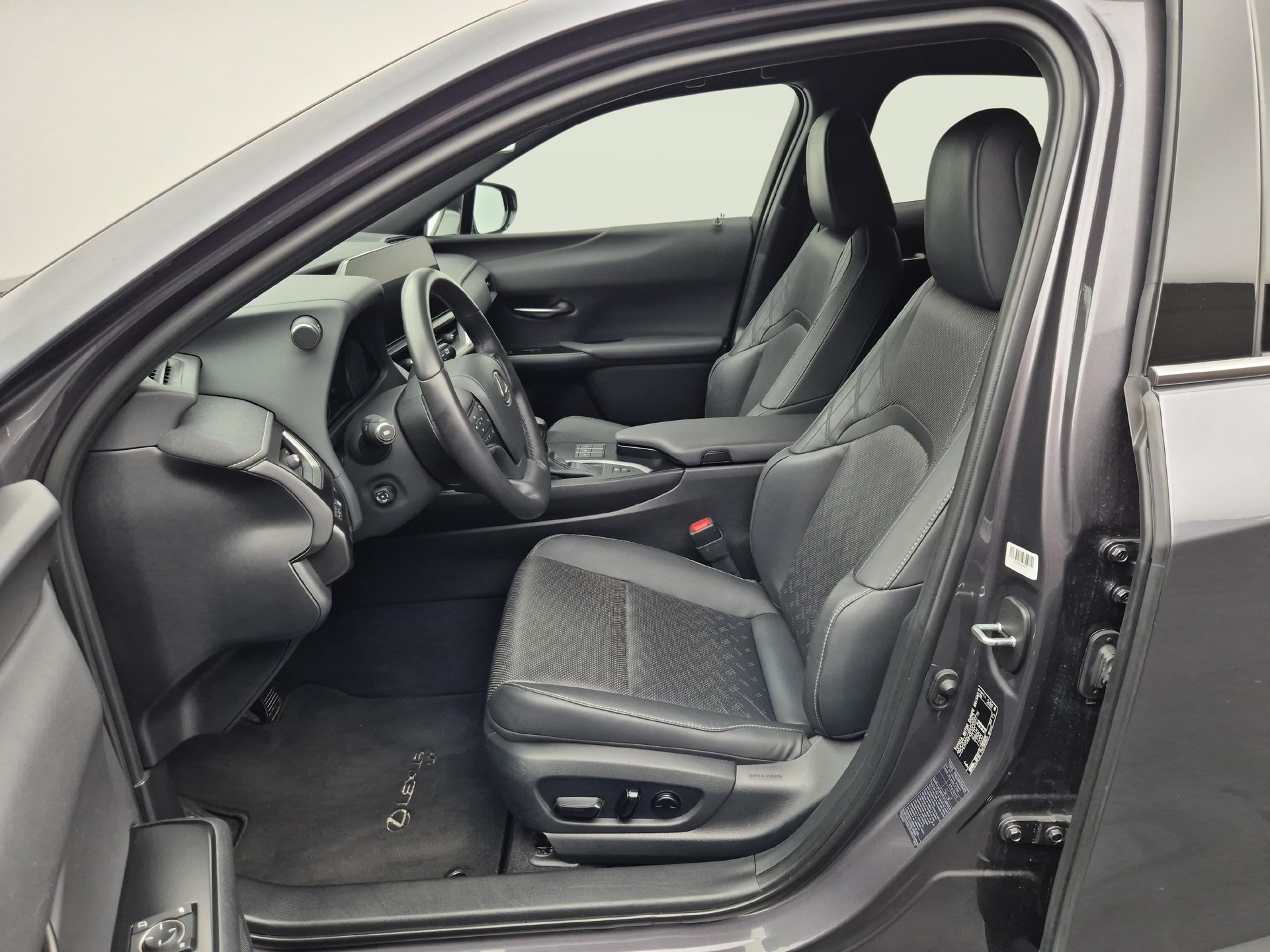 LEXUS UX 250h Comfort / Leasing ab. 1.99%-showroom-element-2