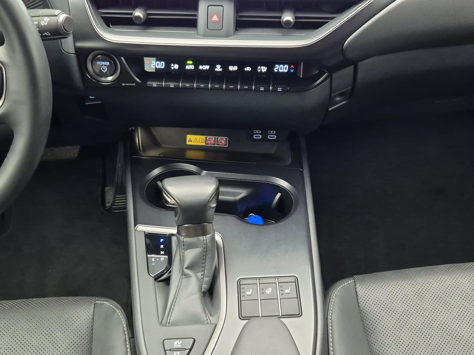 LEXUS UX 250h Comfort-image-15