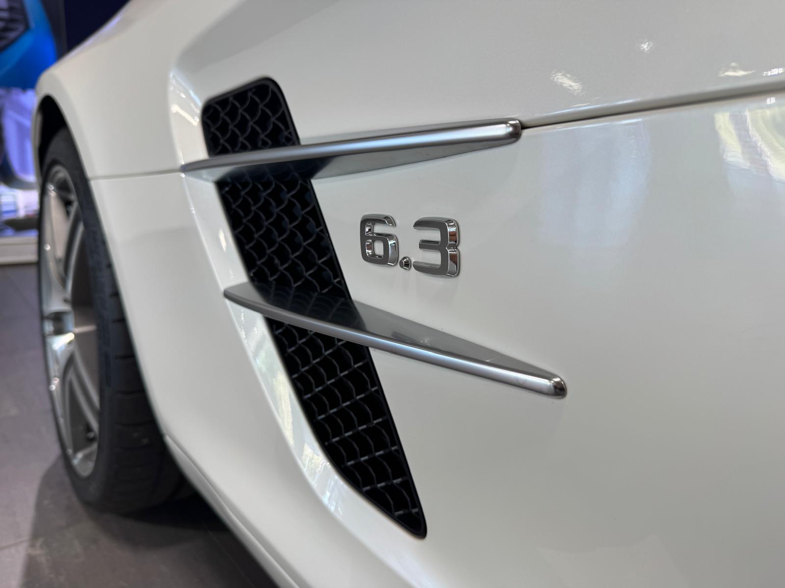 MERCEDES-BENZ SLS AMG Coupé-image-21