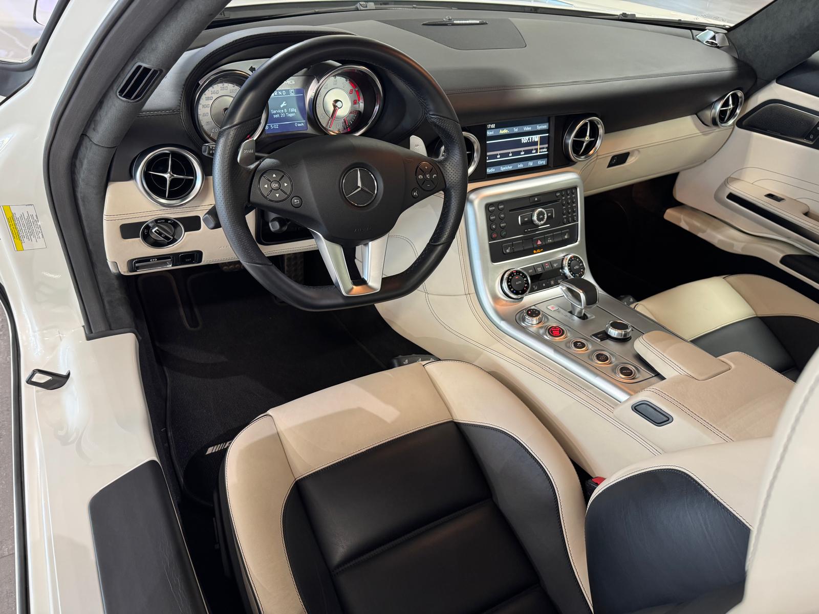 MERCEDES-BENZ SLS AMG Coupé-image-9