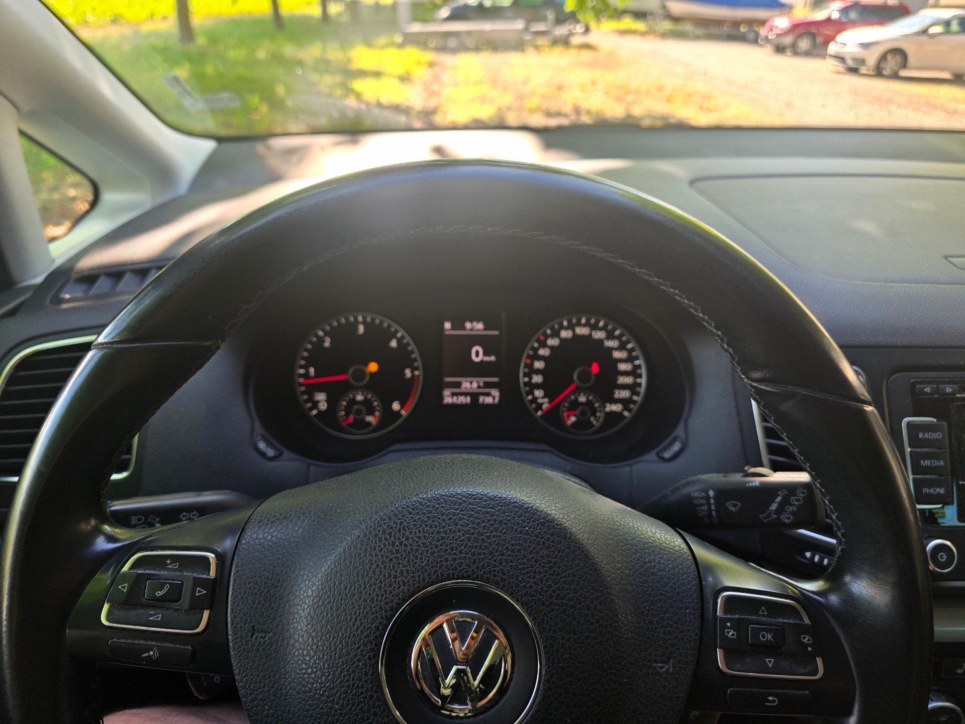 VW Sharan 2.0 TDI BlueMotion Technology 65th Edition-image-14