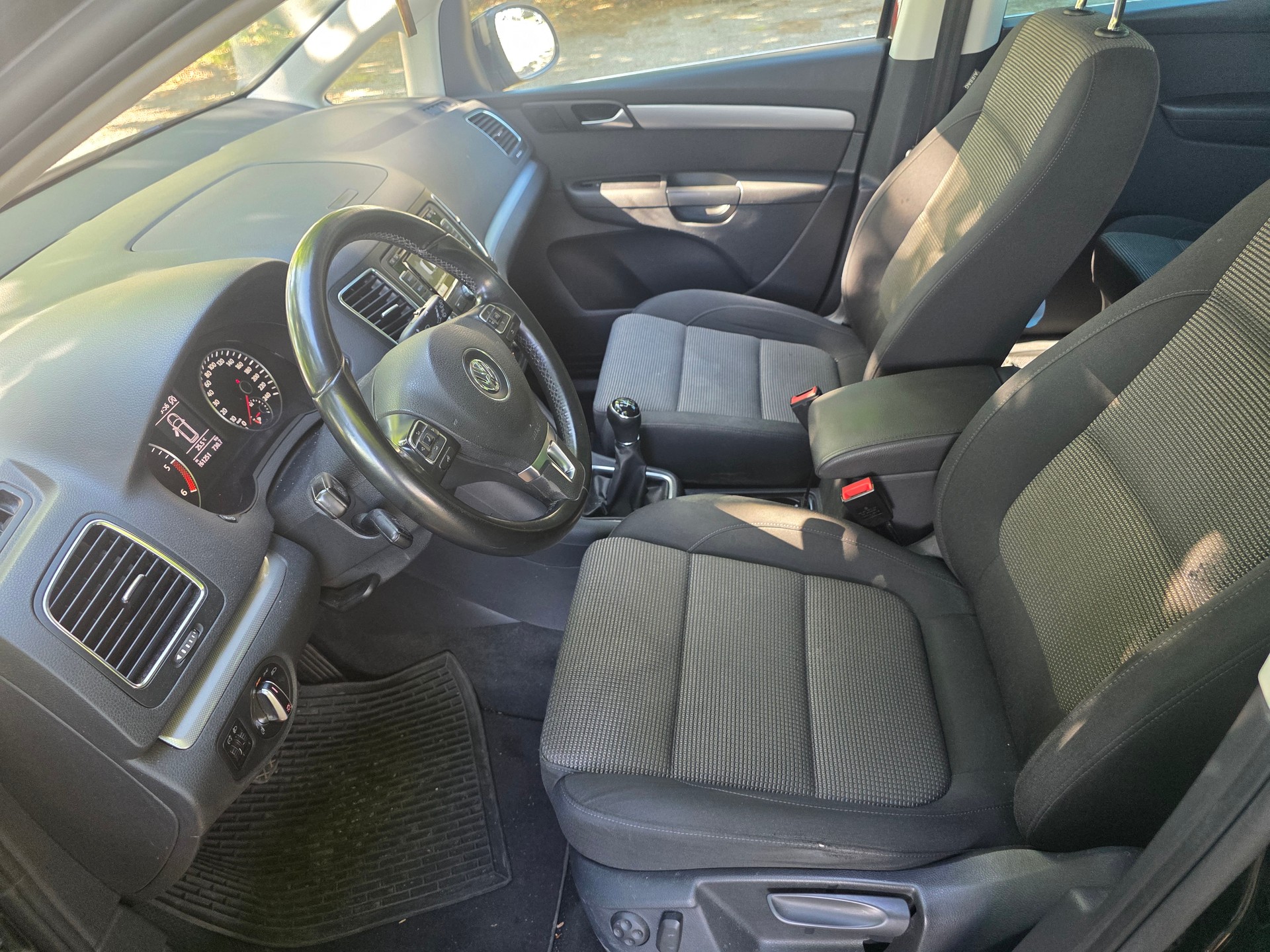 VW Sharan 2.0 TDI BlueMotion Technology 65th Edition-image-9