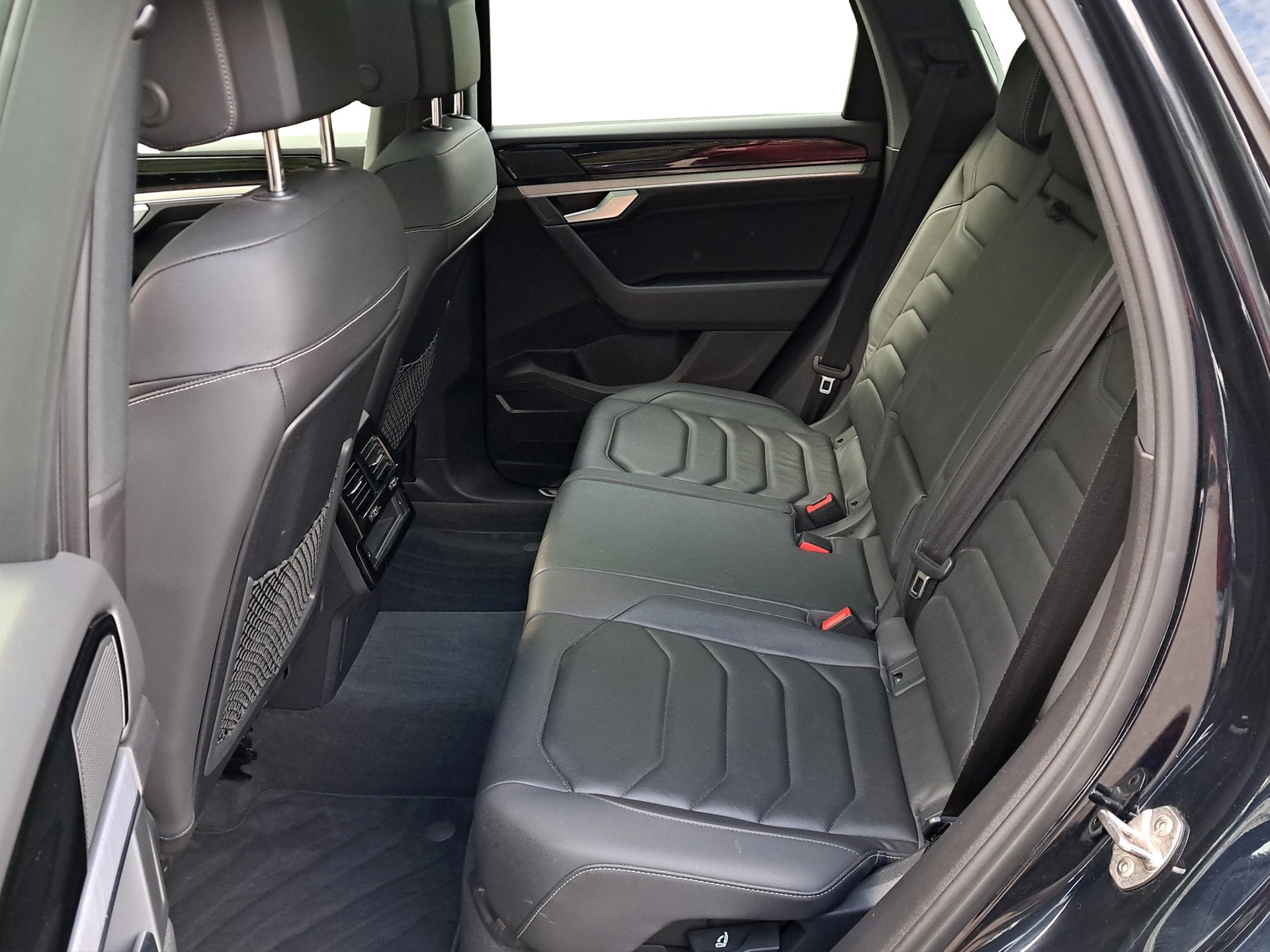 VW Touareg 3.0 TSI Elegance Tiptronic-image-8