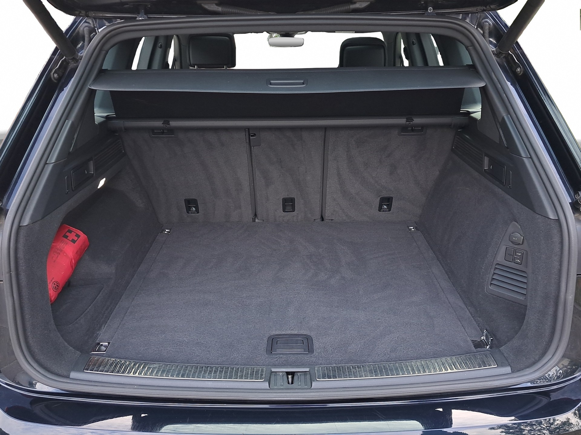 VW Touareg 3.0 TSI Elegance Tiptronic-image-12