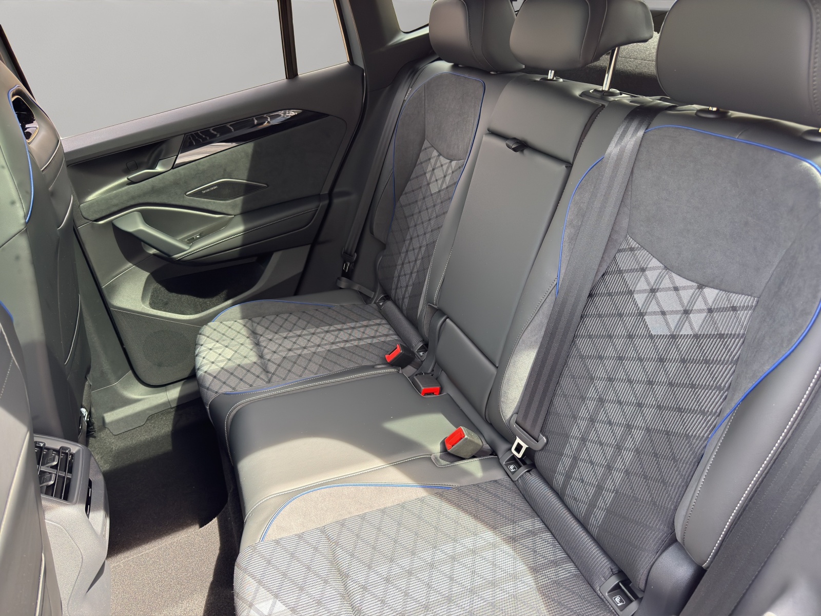 VW Tiguan 2.0 TSI DSG R-Line 4Motion-image-16