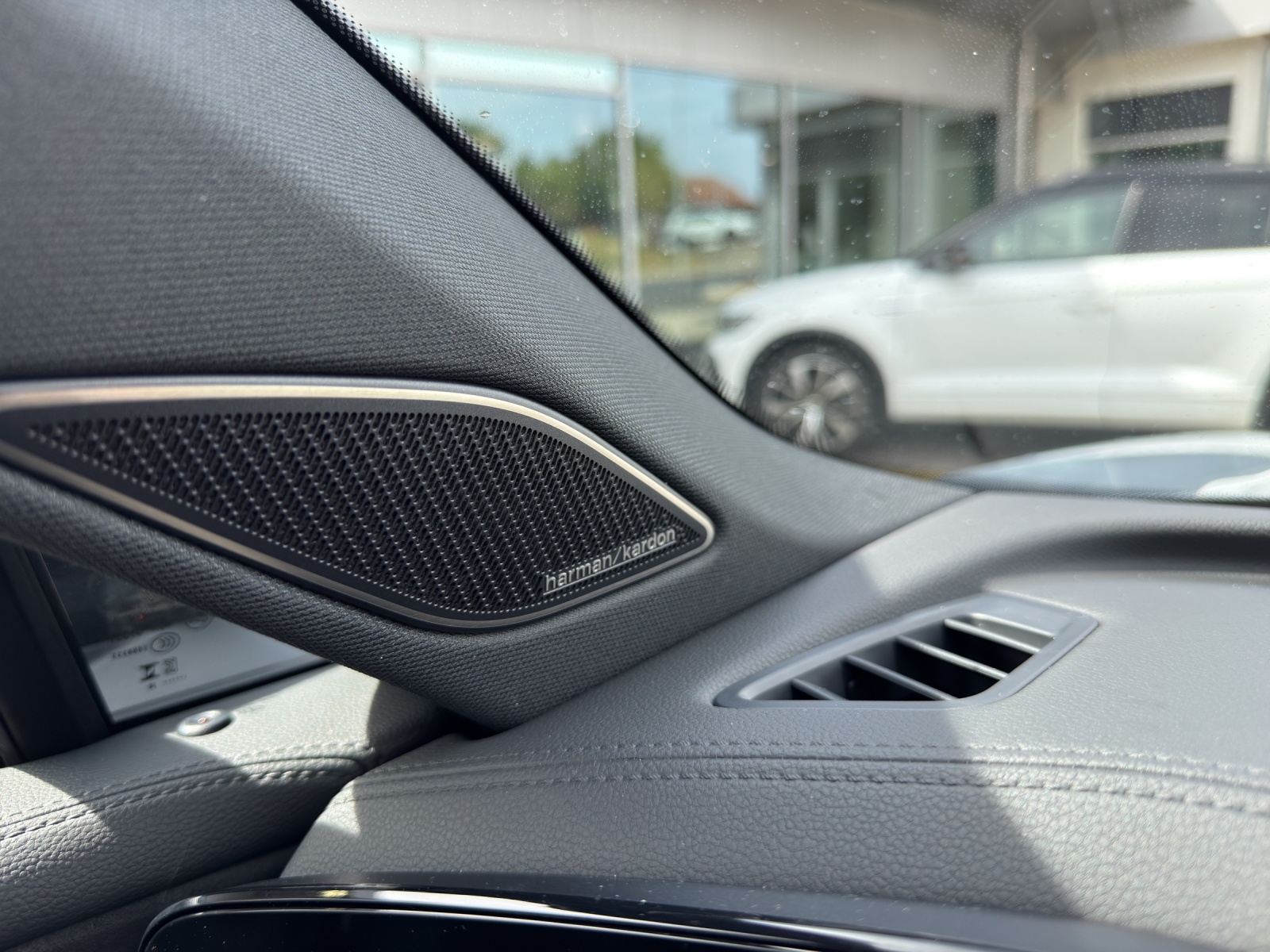 VW Tiguan 2.0 TSI DSG R-Line 4Motion-image-13