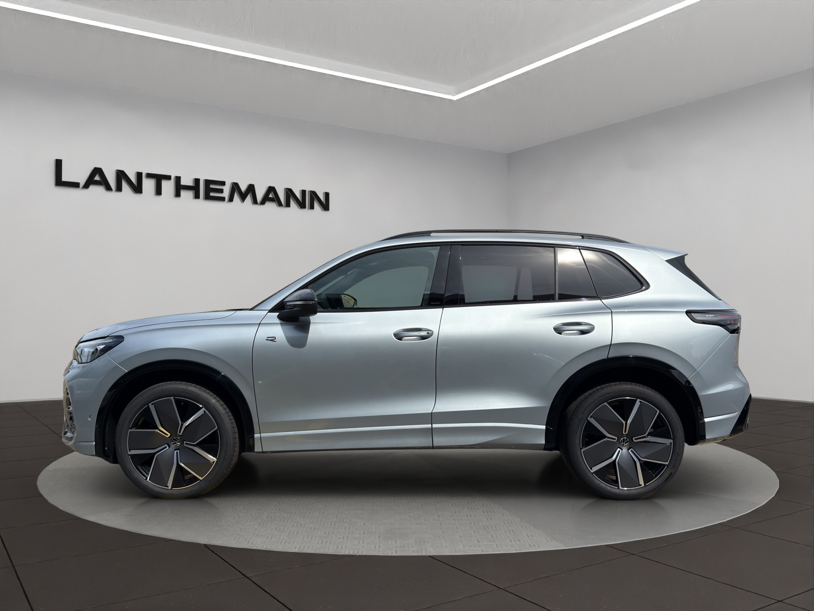 VW Tiguan 2.0 TSI DSG R-Line 4Motion-image-1