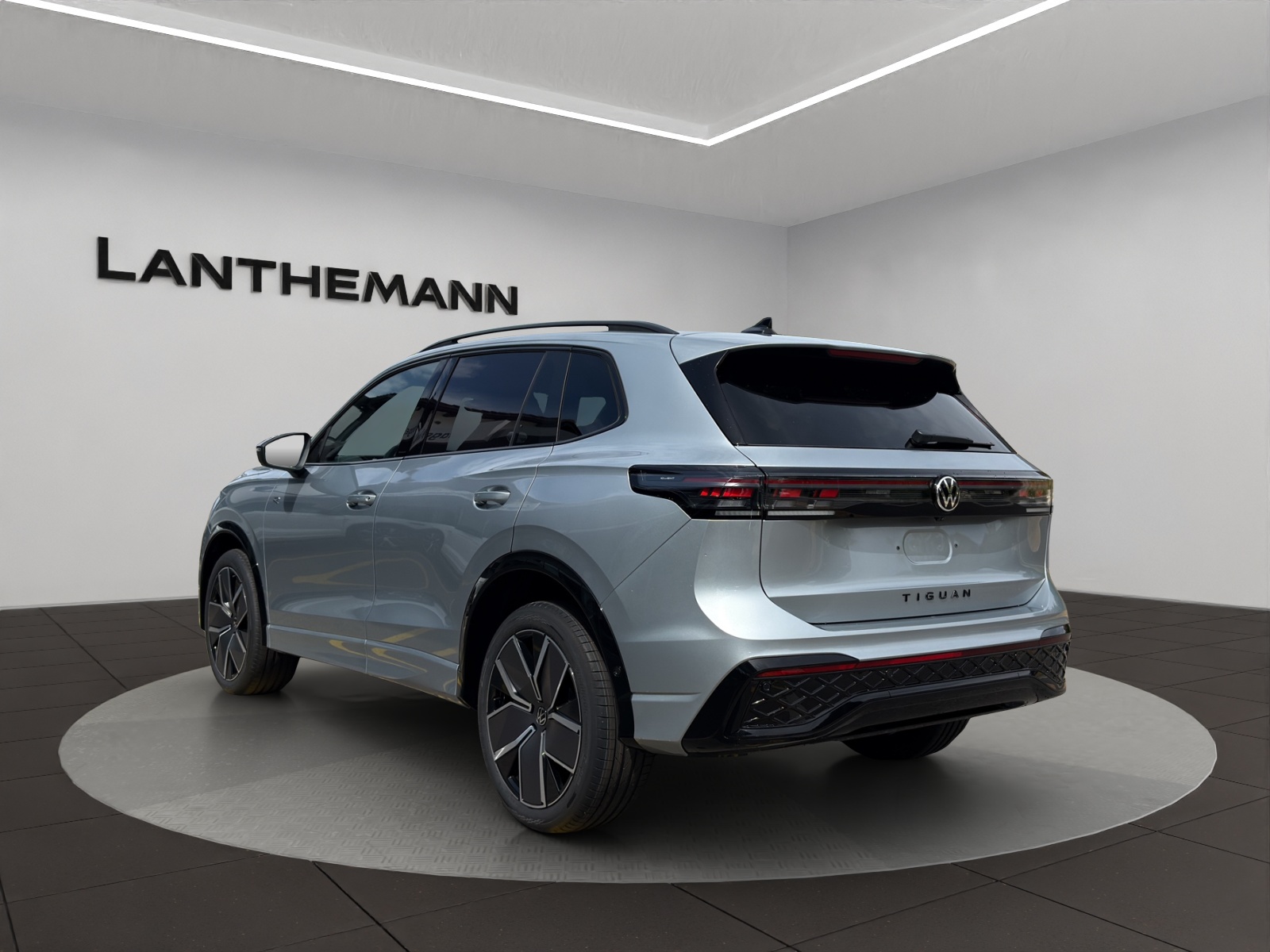 VW Tiguan 2.0 TSI DSG R-Line 4Motion-image-2
