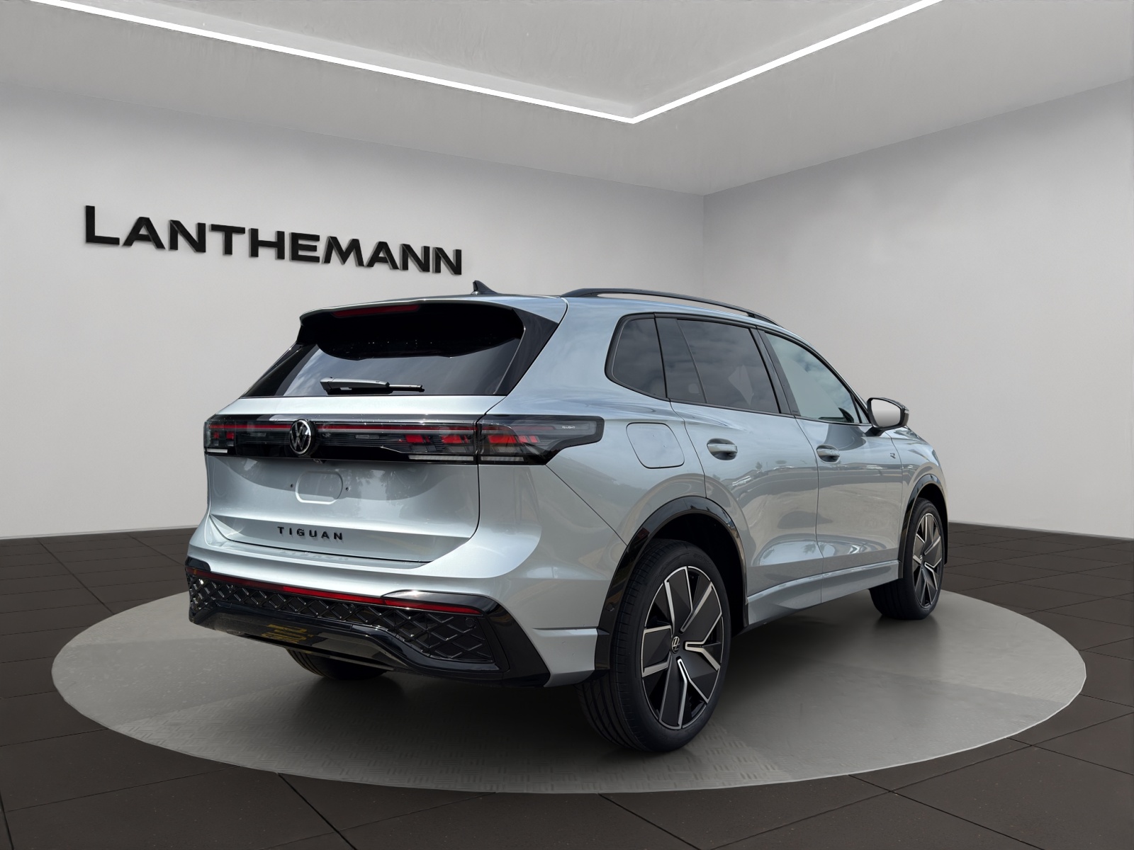 VW Tiguan 2.0 TSI DSG R-Line 4Motion-image-4