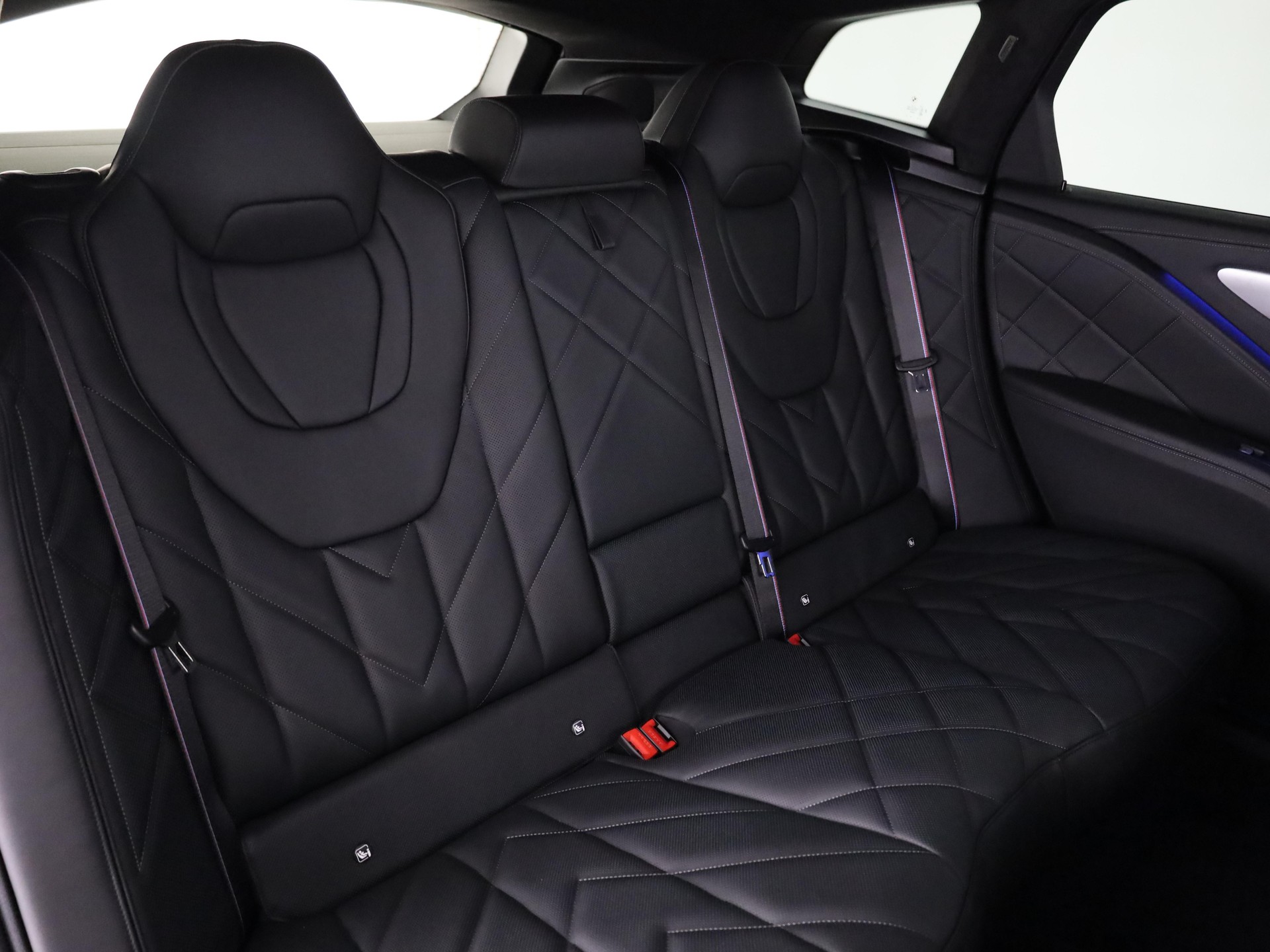 BMW XM 50e Plug-in Hybrid-image-9